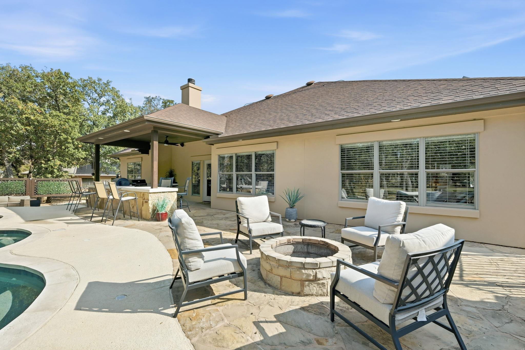 208 Independence Dr, Georgetown, TX 78633