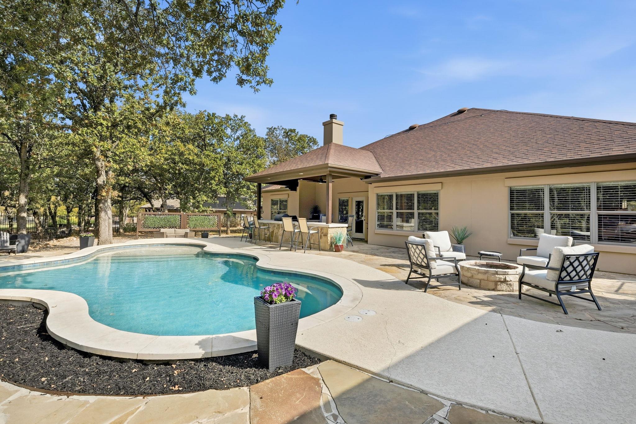 208 Independence Dr, Georgetown, TX 78633