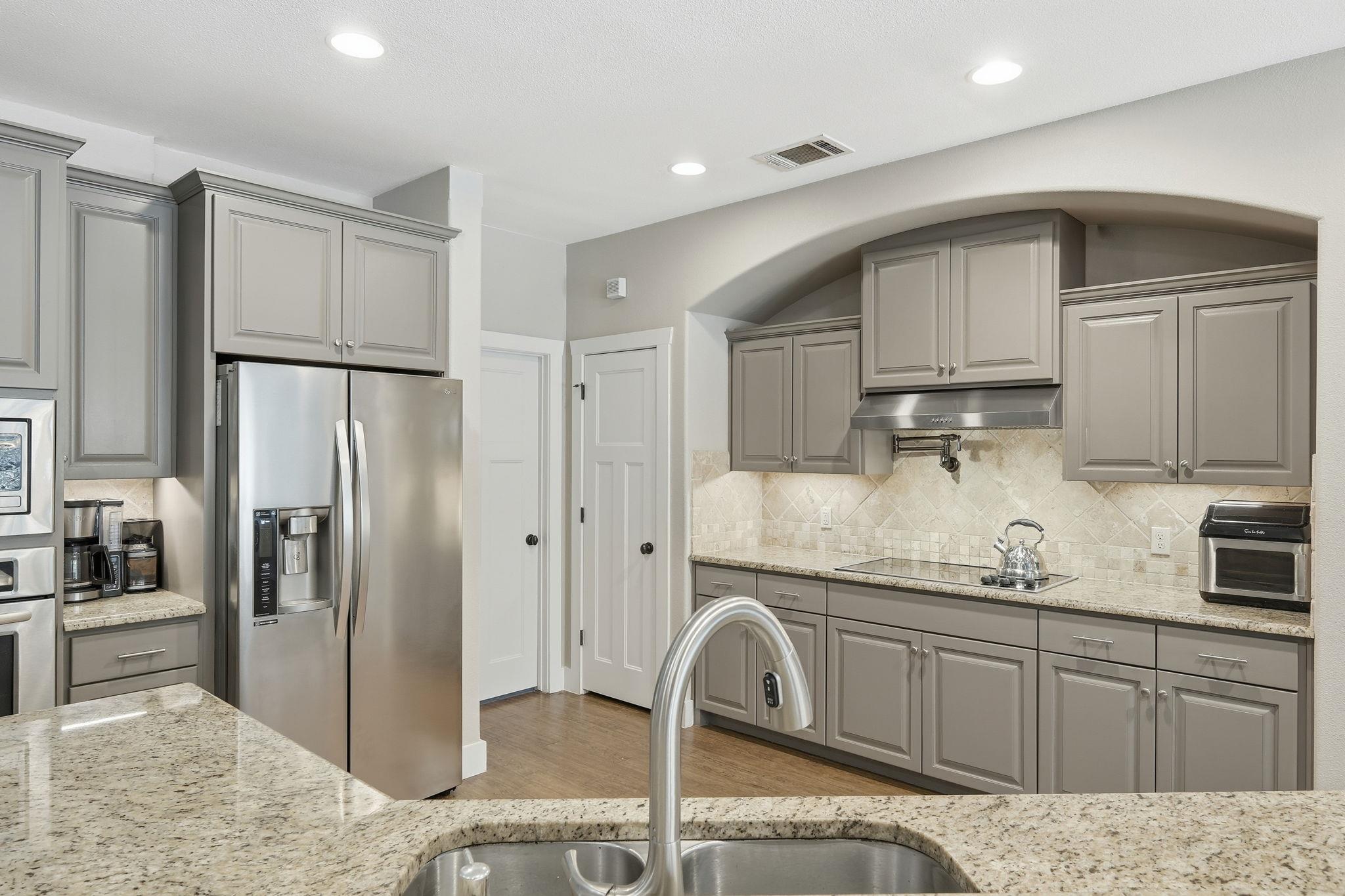 208 Independence Dr, Georgetown, TX 78633