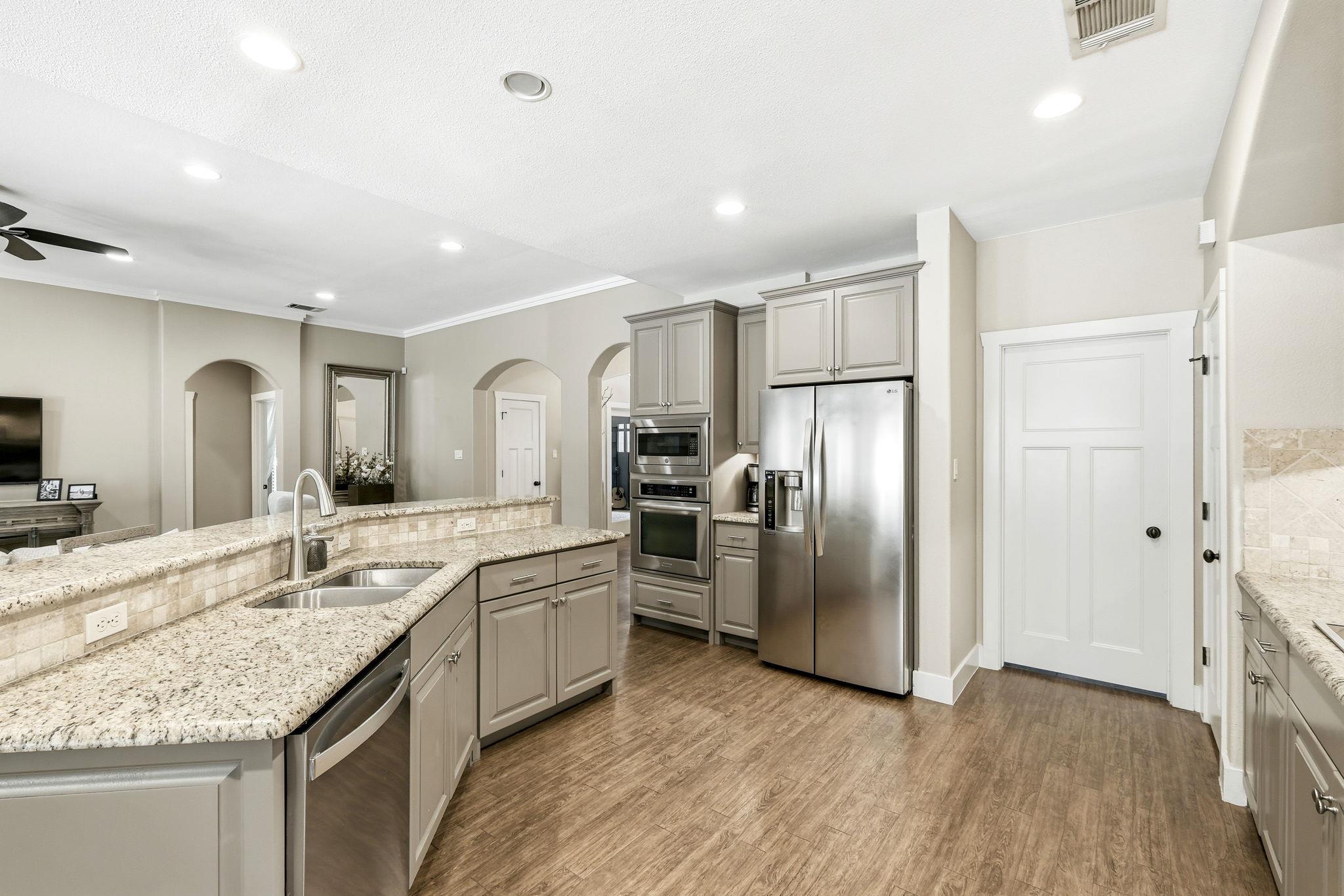 208 Independence Dr, Georgetown, TX 78633