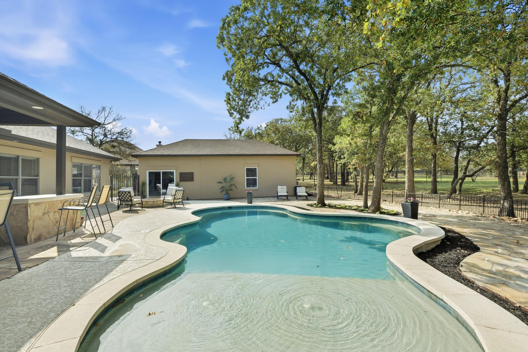 208 Independence Dr, Georgetown, TX 78633