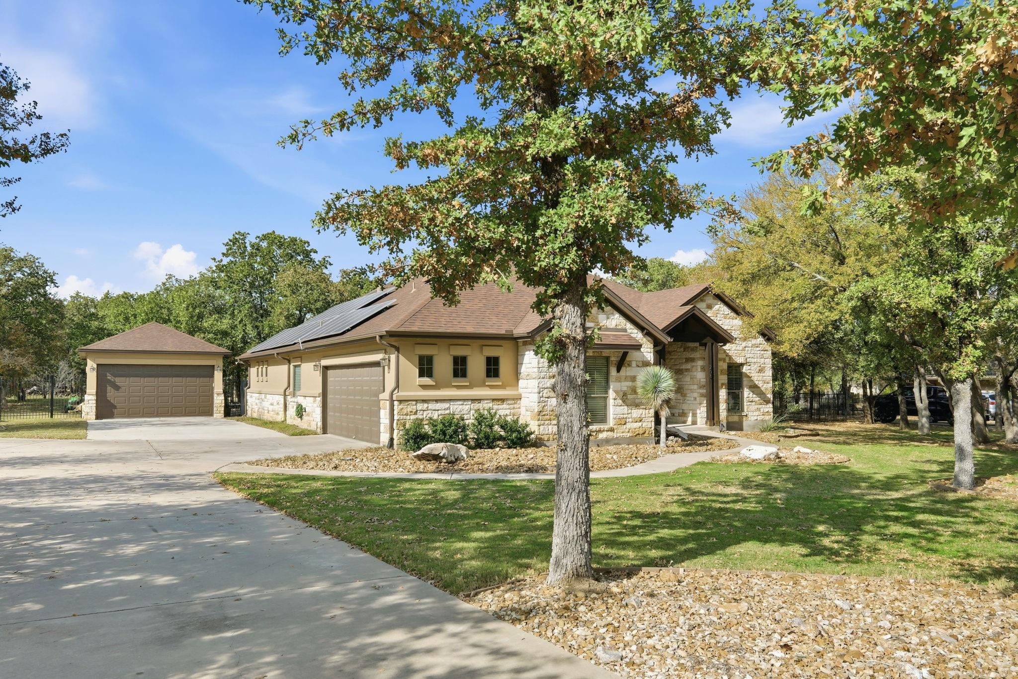 208 Independence Dr, Georgetown, TX 78633