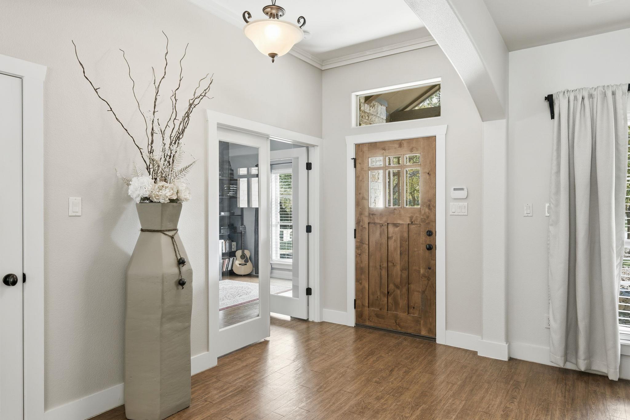 208 Independence Dr, Georgetown, TX 78633