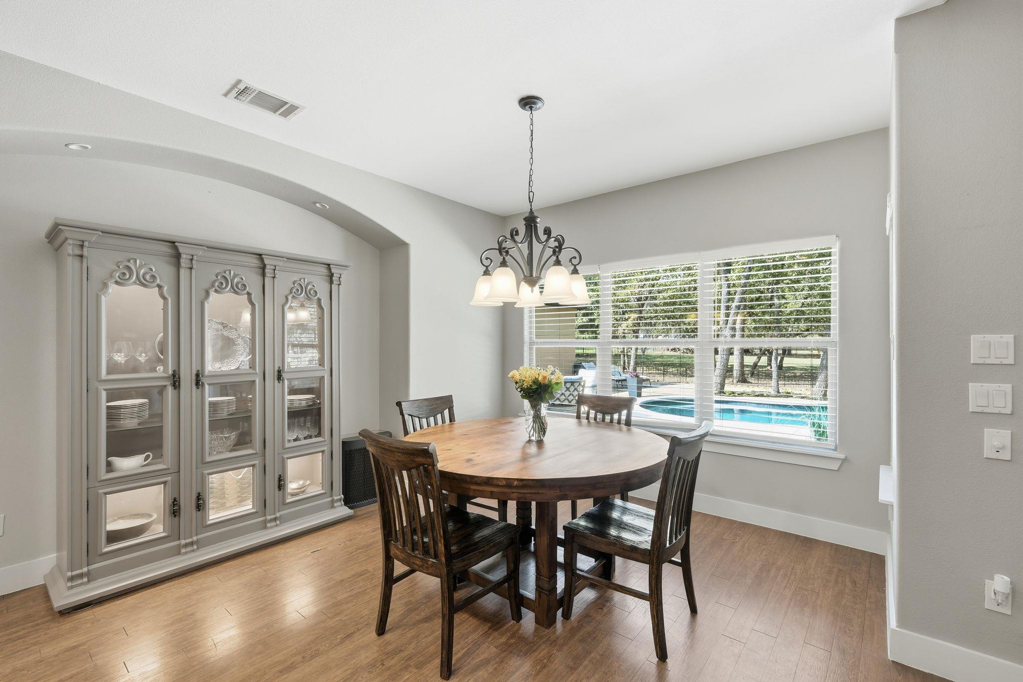 208 Independence Dr, Georgetown, TX 78633