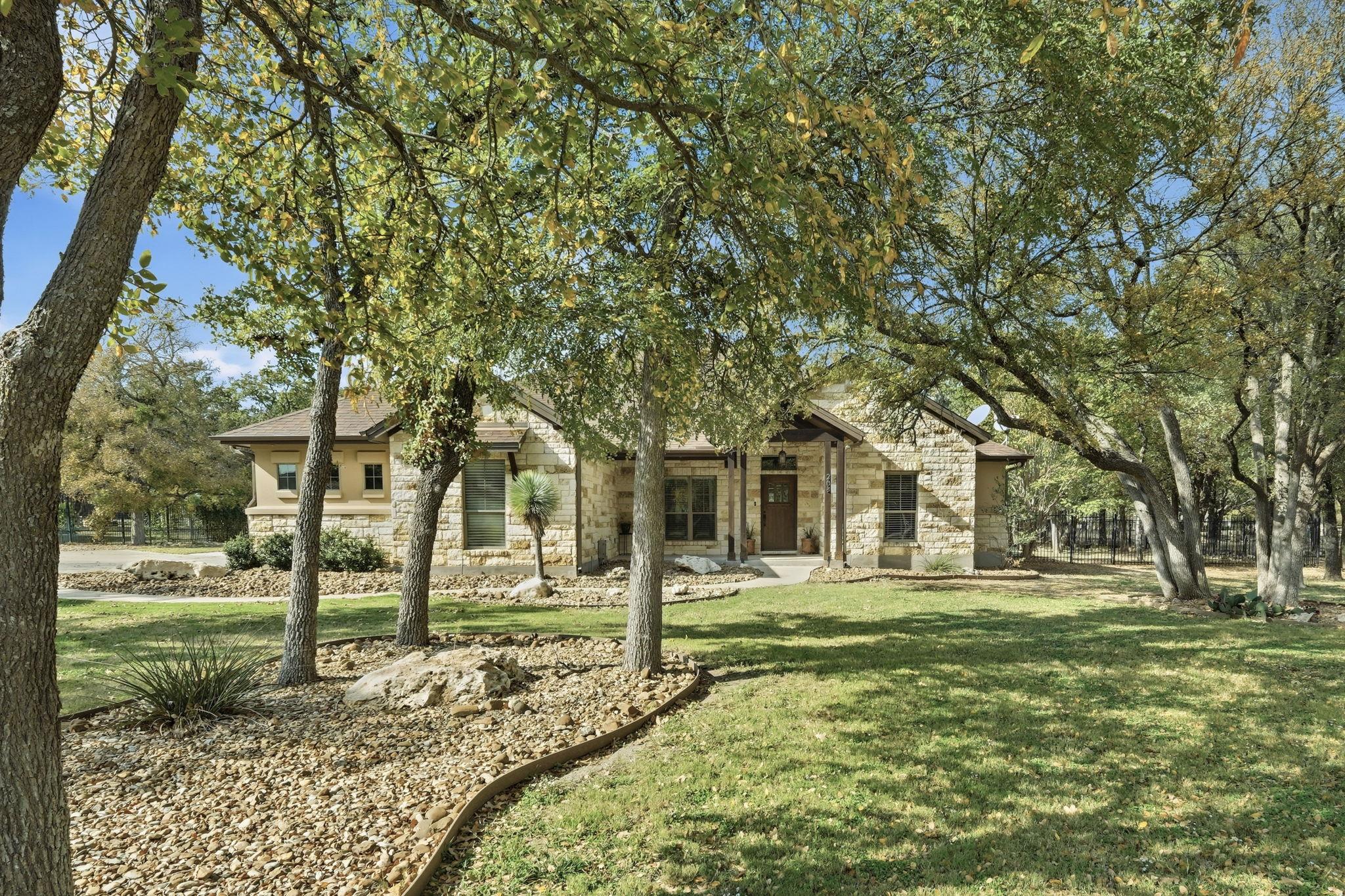 208 Independence Dr, Georgetown, TX 78633