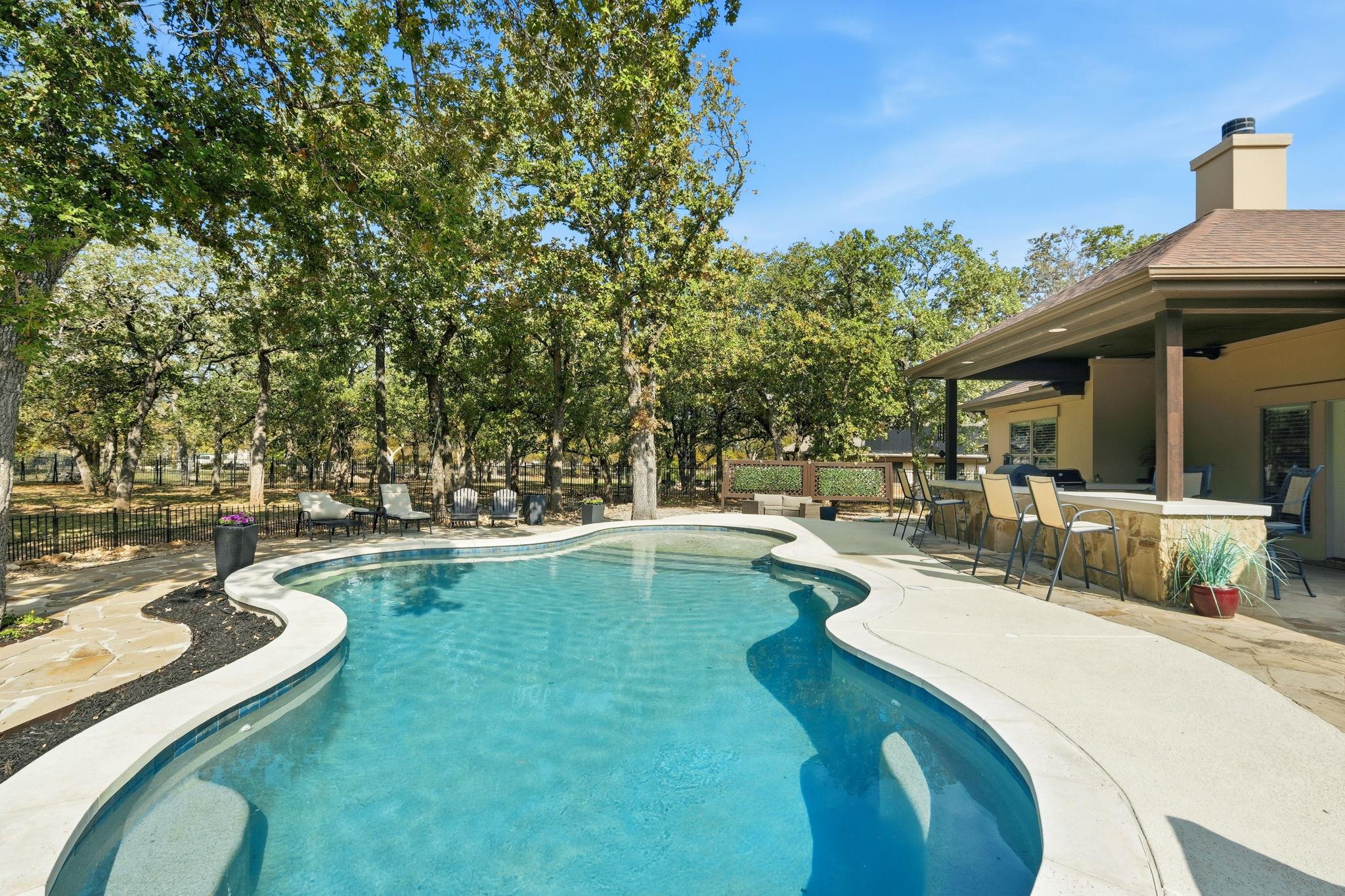 208 Independence Dr, Georgetown, TX 78633