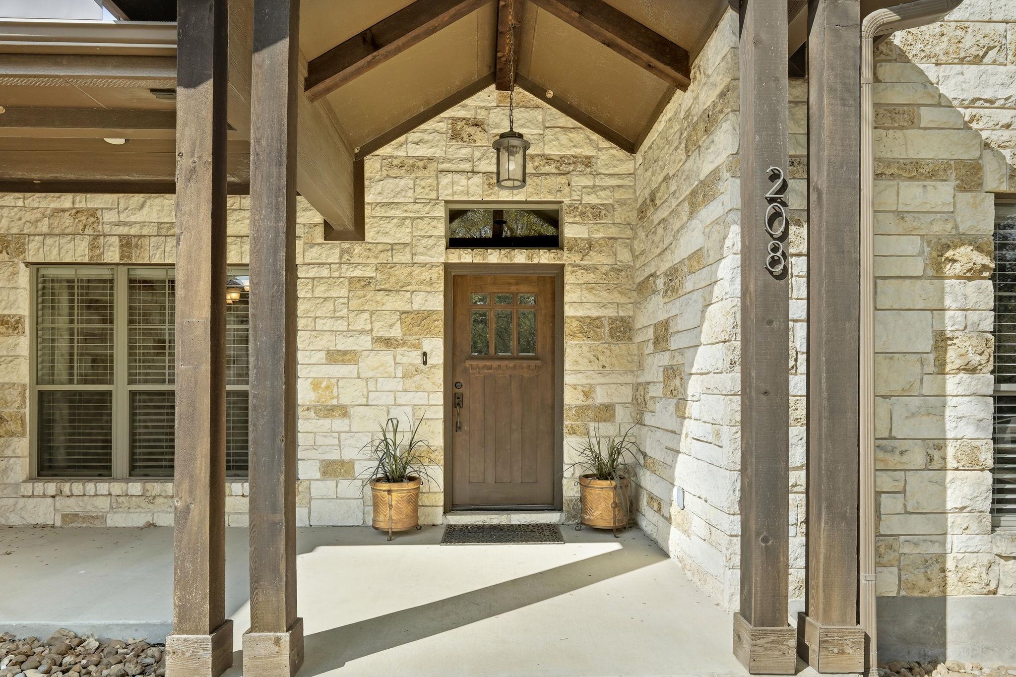 208 Independence Dr, Georgetown, TX 78633