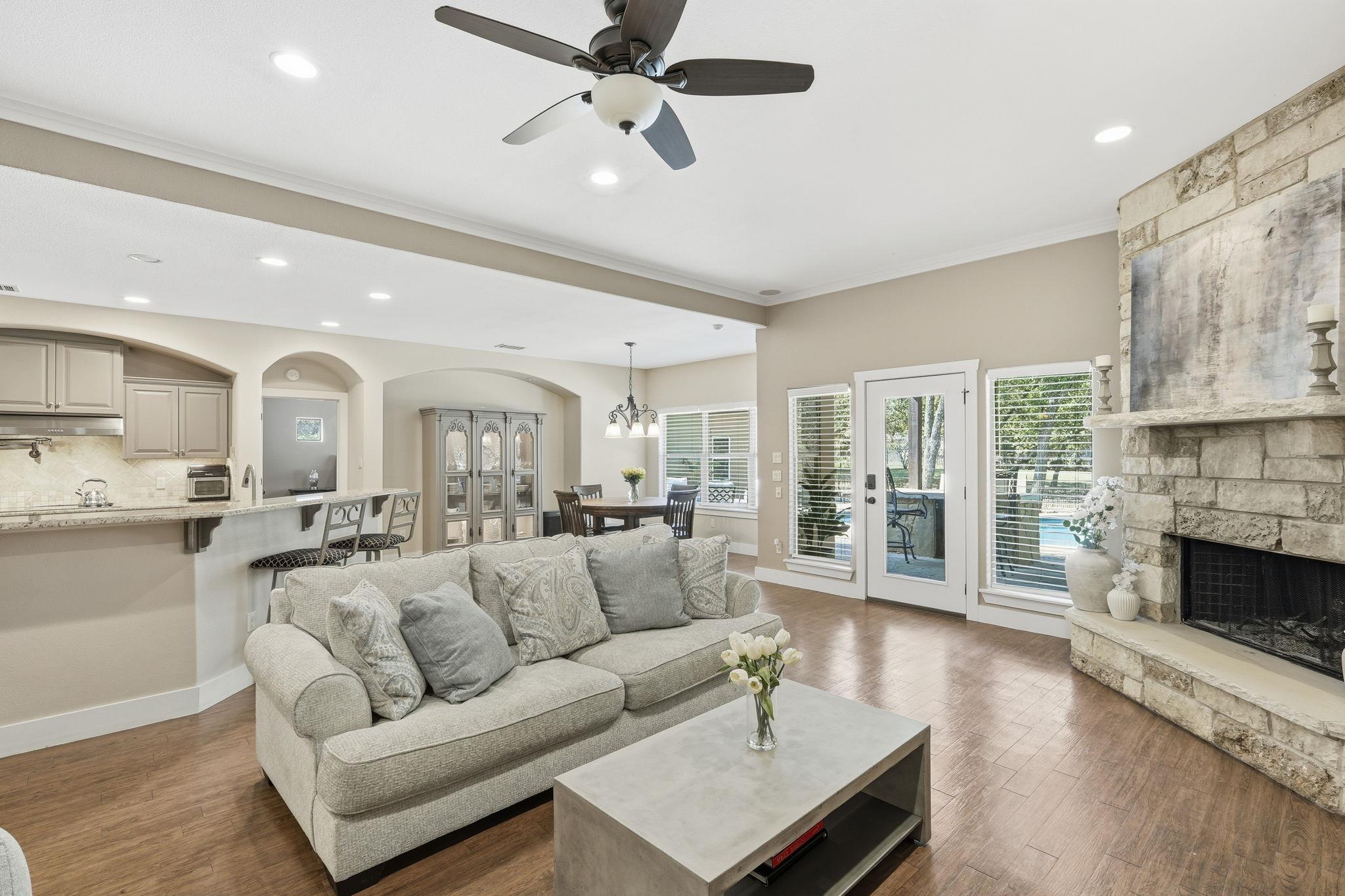 208 Independence Dr, Georgetown, TX 78633