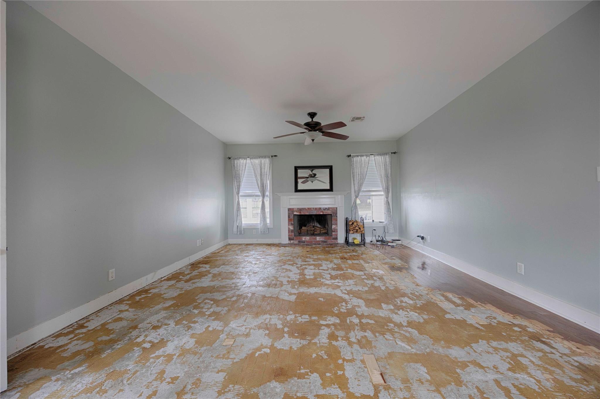 2040 W Guenther Ln, La Grange, TX 78945