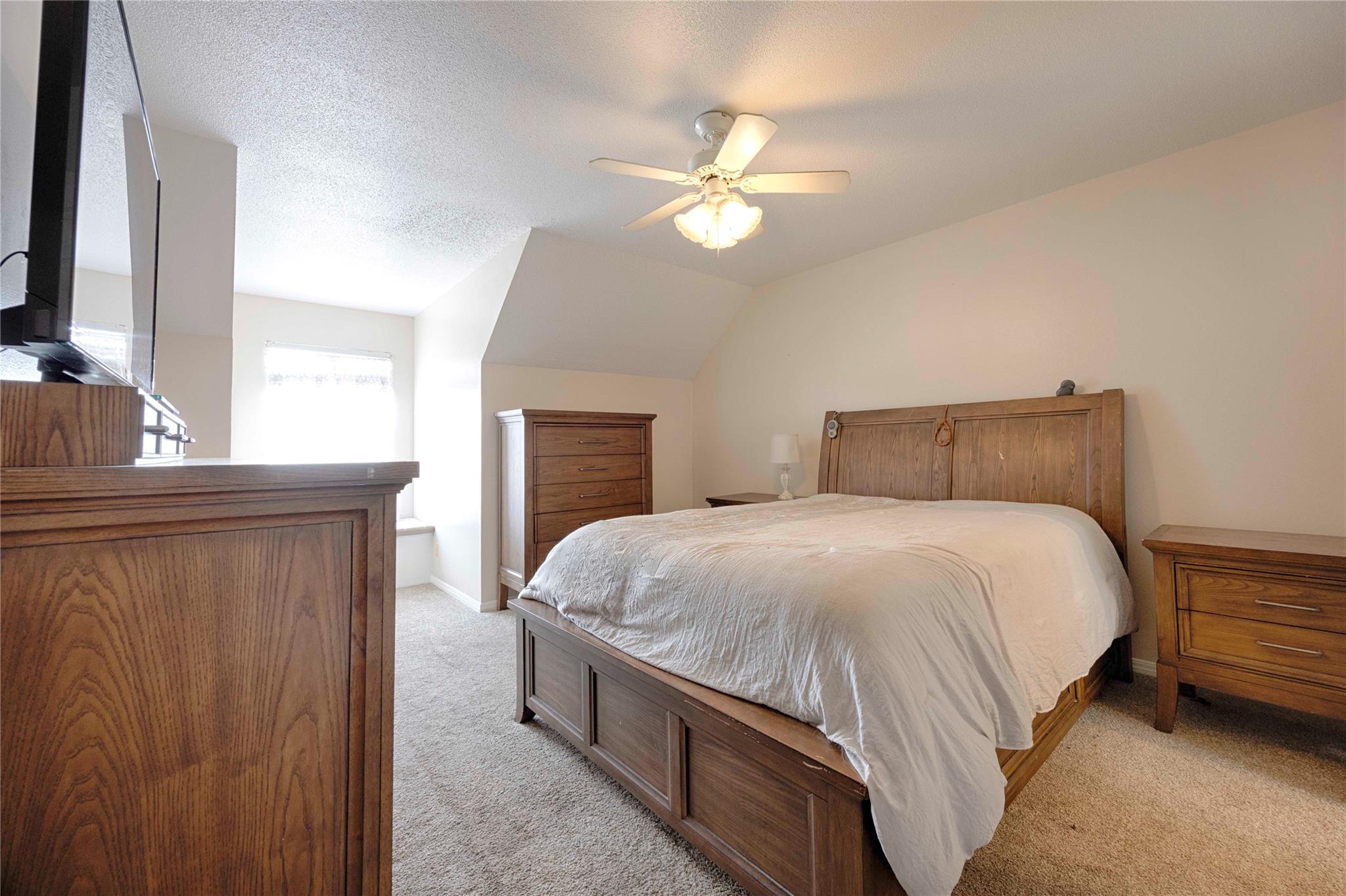 2040 W Guenther Ln, La Grange, TX 78945