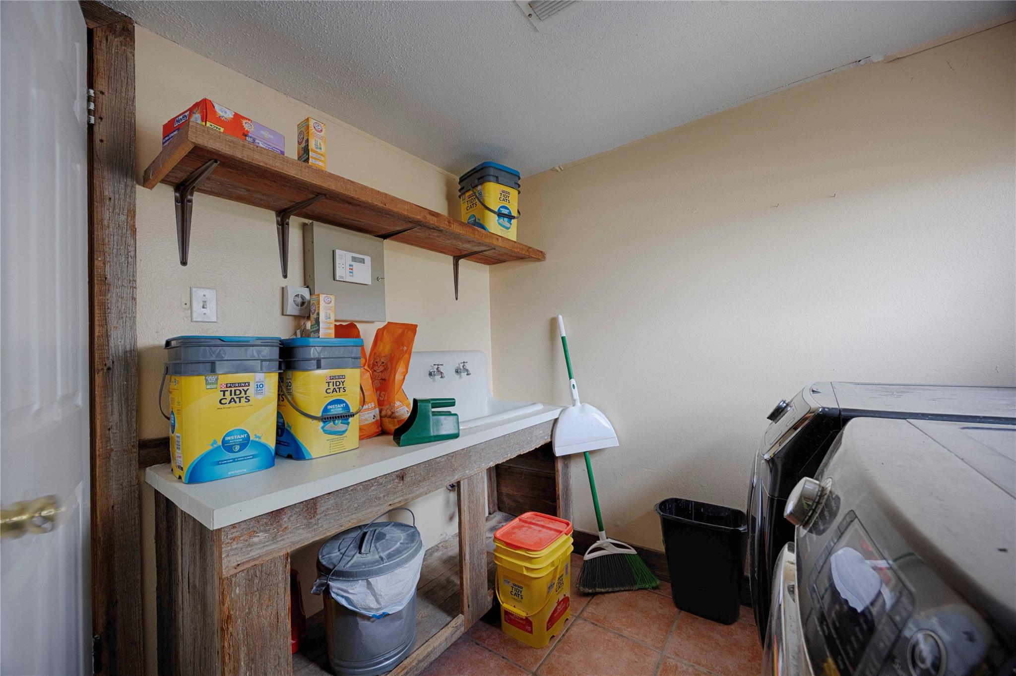 2040 W Guenther Ln, La Grange, TX 78945