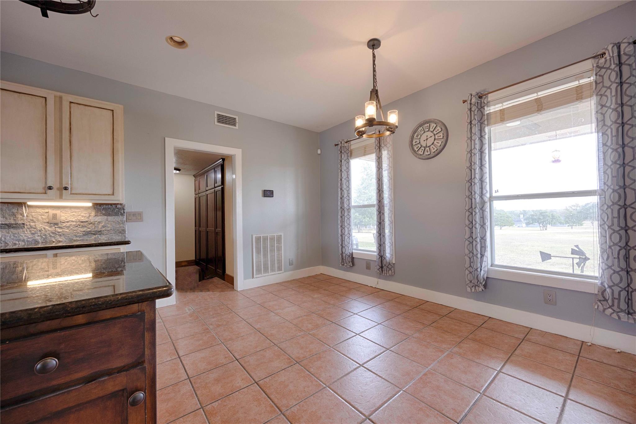 2040 W Guenther Ln, La Grange, TX 78945