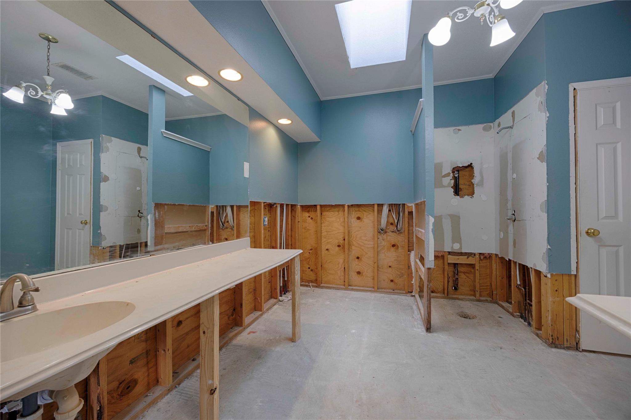 2040 W Guenther Ln, La Grange, TX 78945