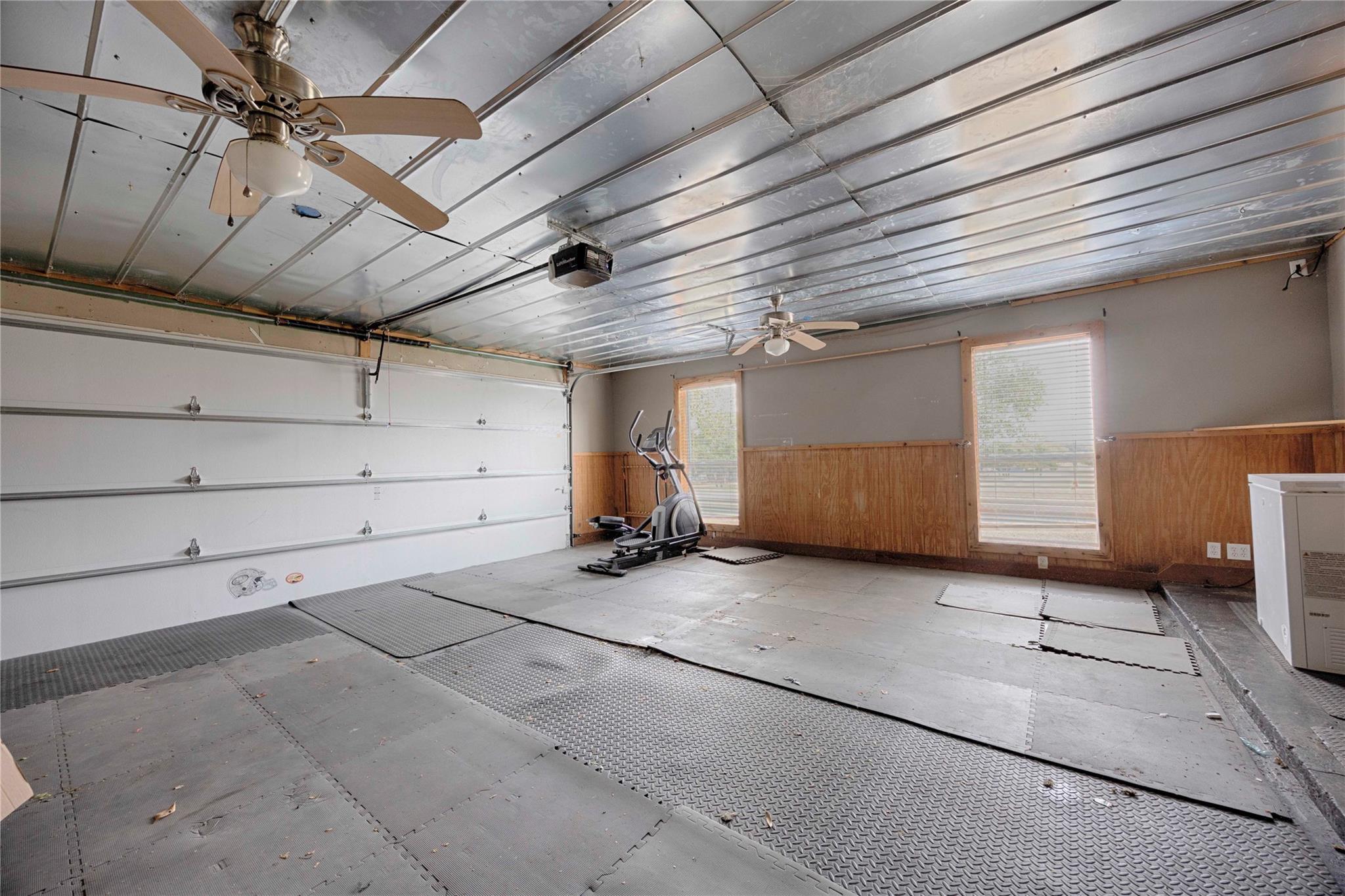 2040 W Guenther Ln, La Grange, TX 78945