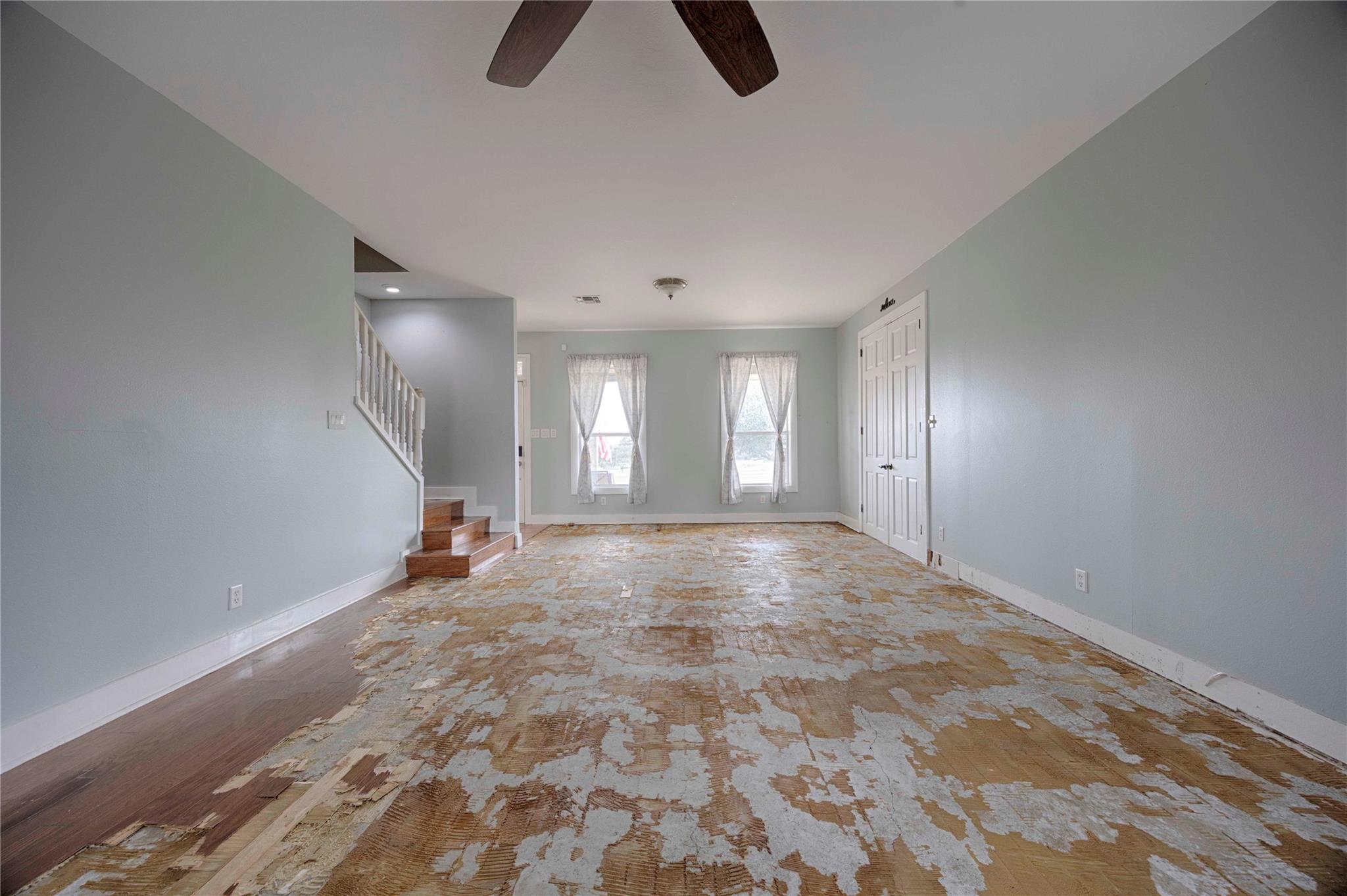 2040 W Guenther Ln, La Grange, TX 78945