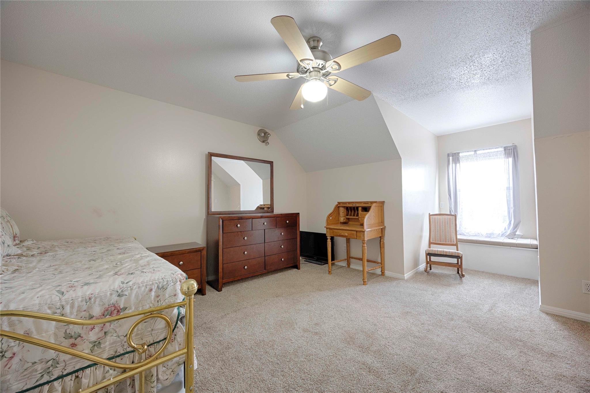 2040 W Guenther Ln, La Grange, TX 78945