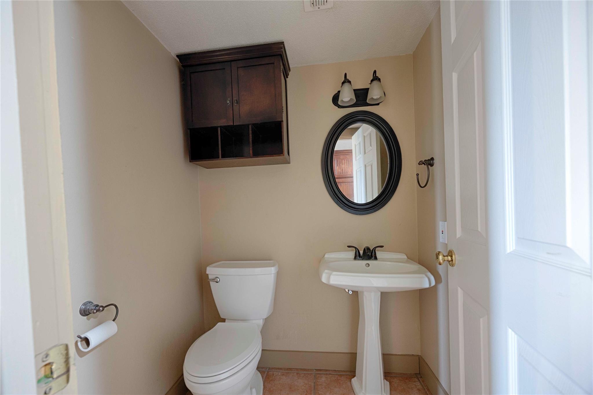 2040 W Guenther Ln, La Grange, TX 78945