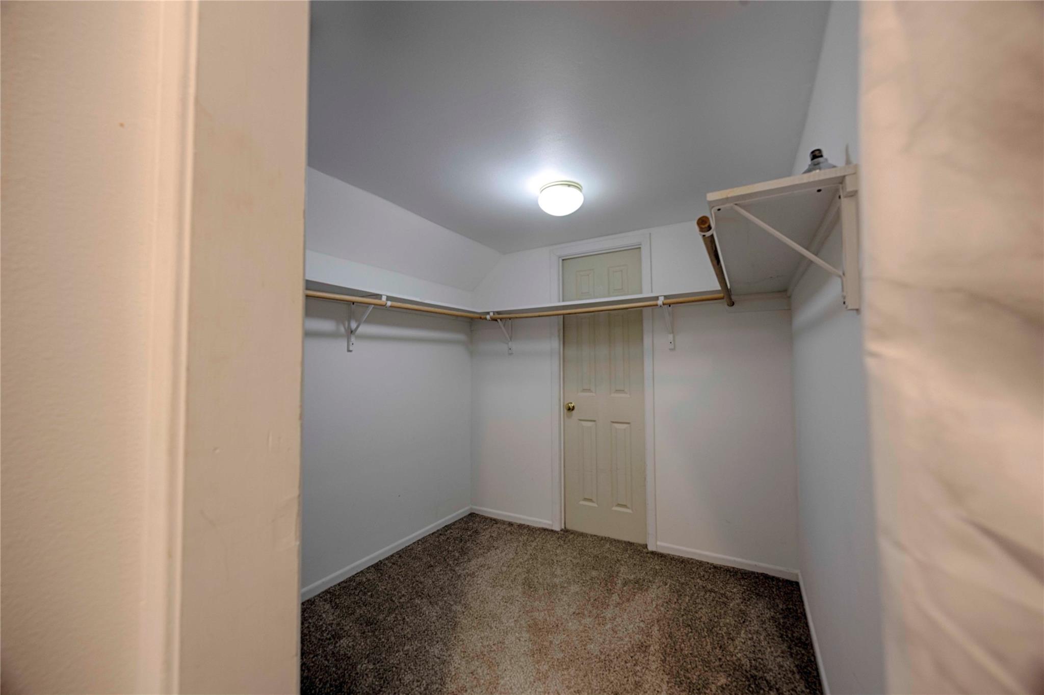 2040 W Guenther Ln, La Grange, TX 78945