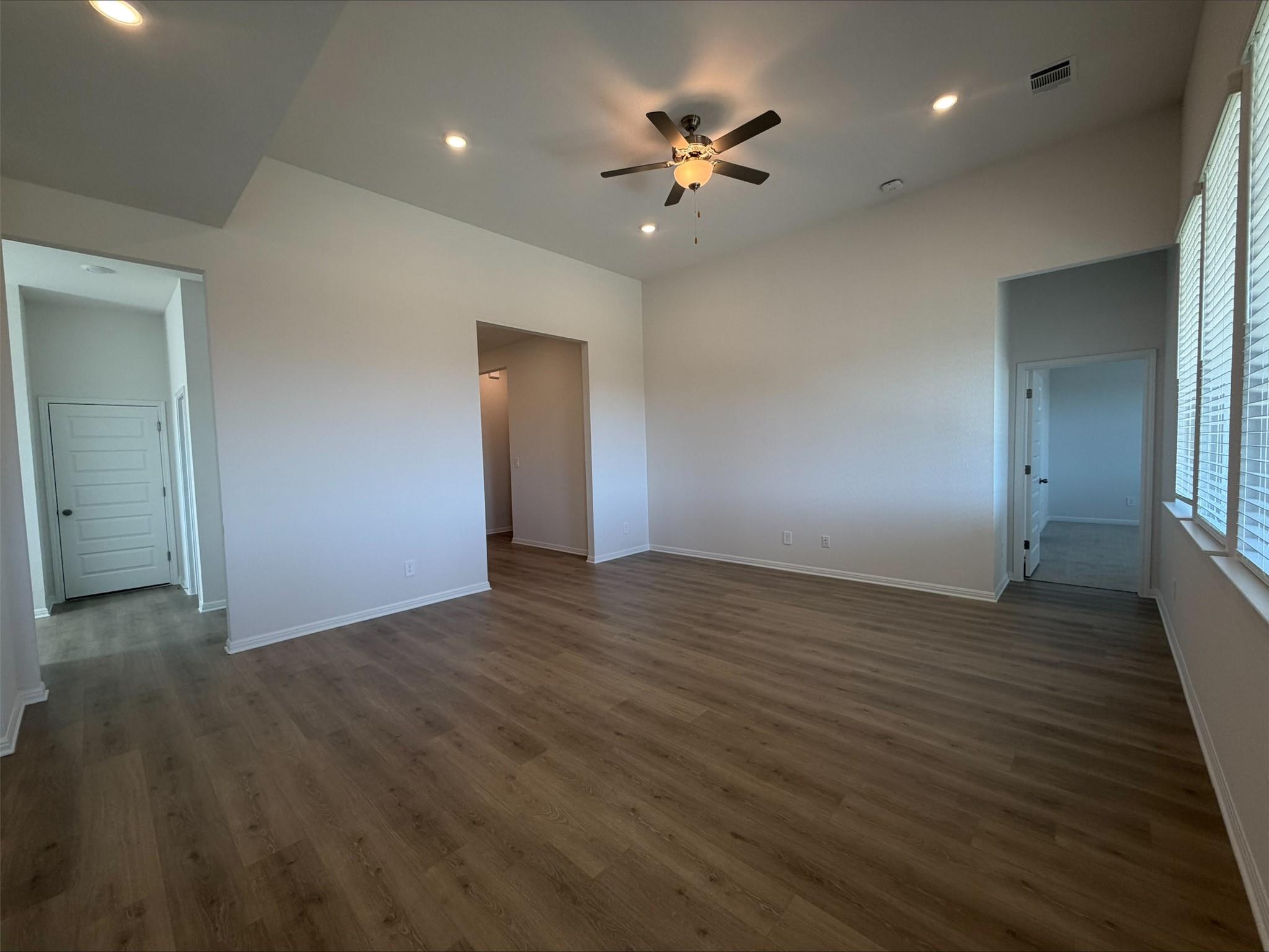 203 Divisadero Dr, Hutto, TX 78634