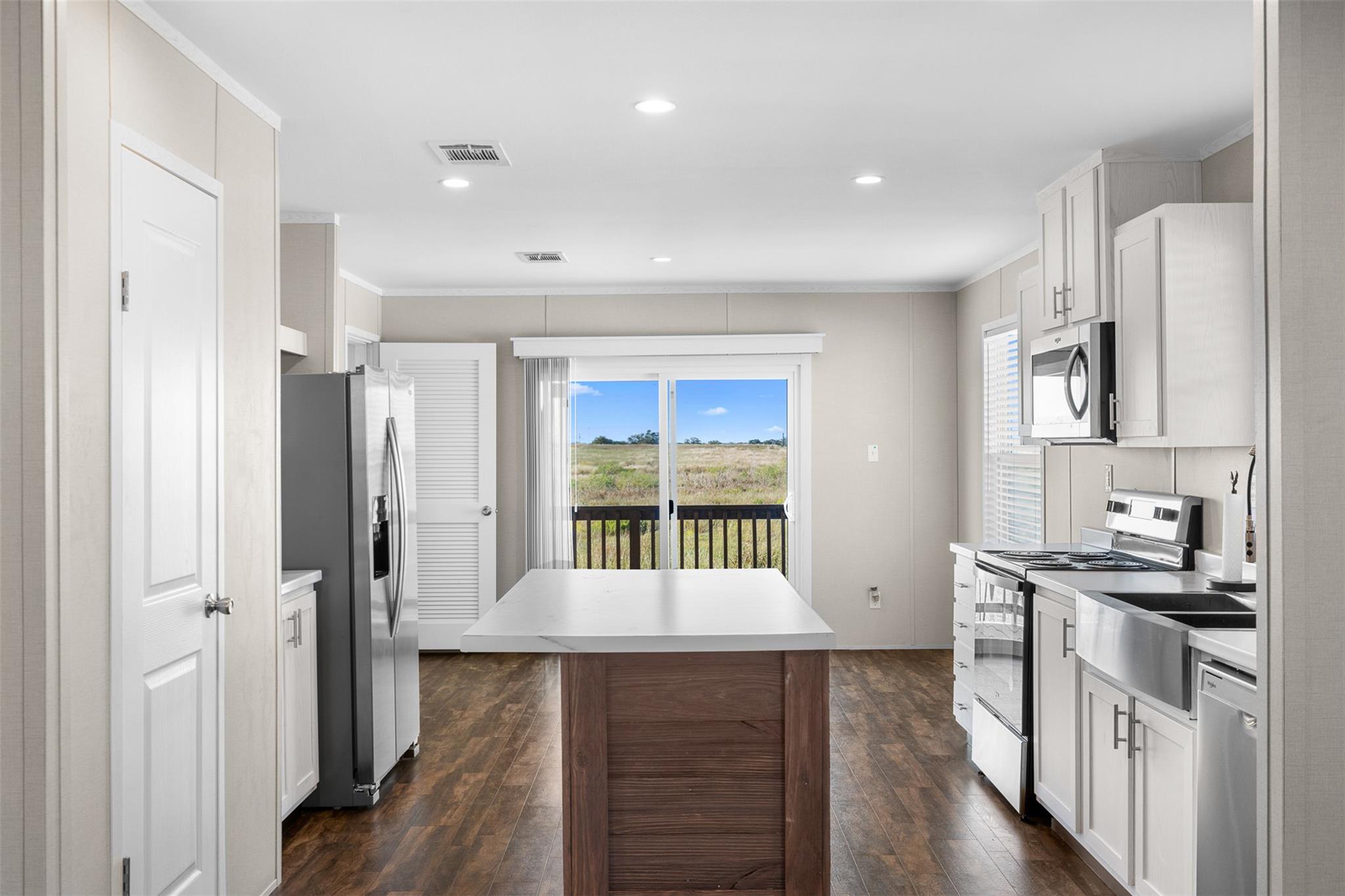 141 Beckham Dr, Dale, TX 78616