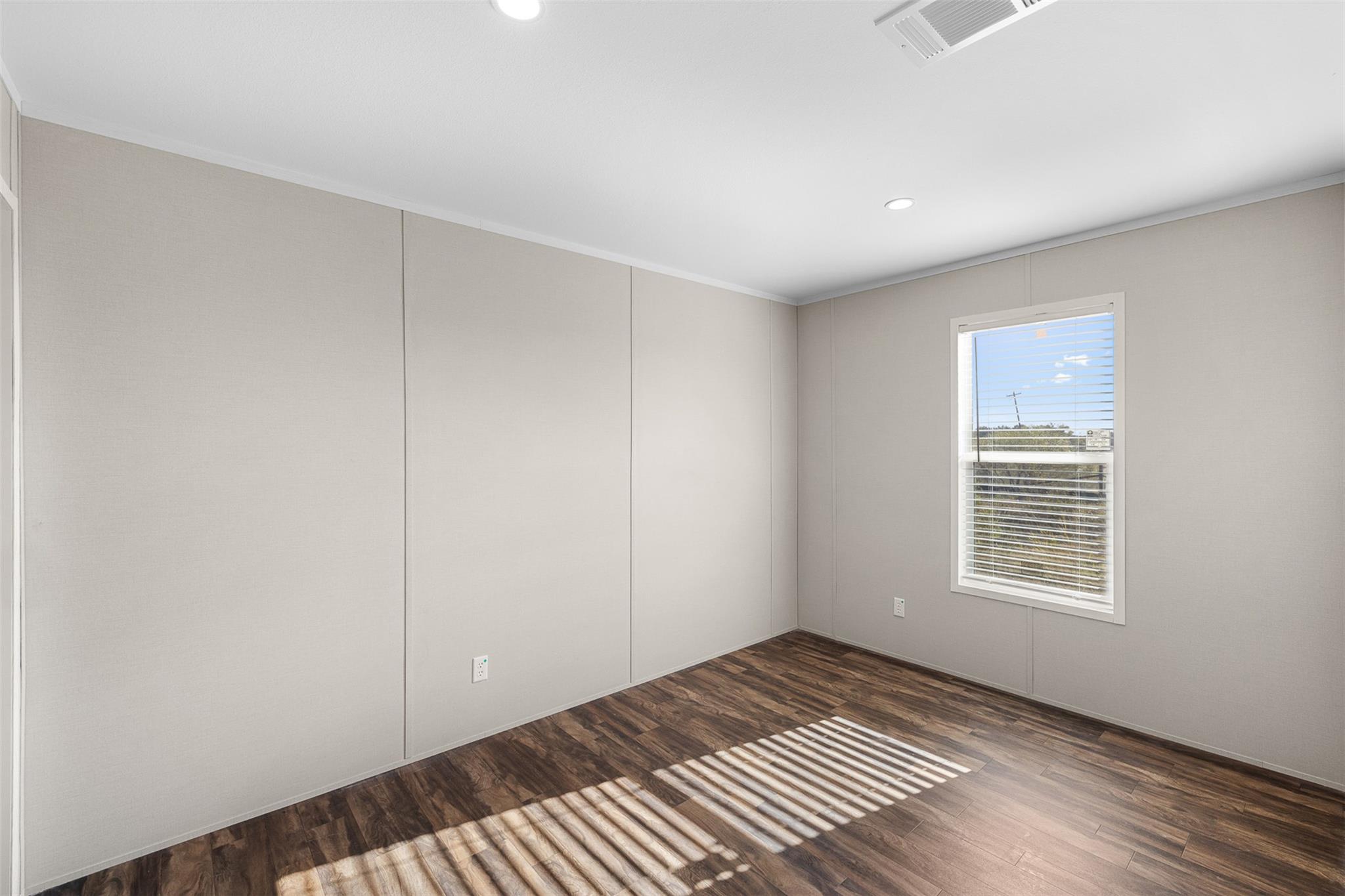 141 Beckham Dr, Dale, TX 78616