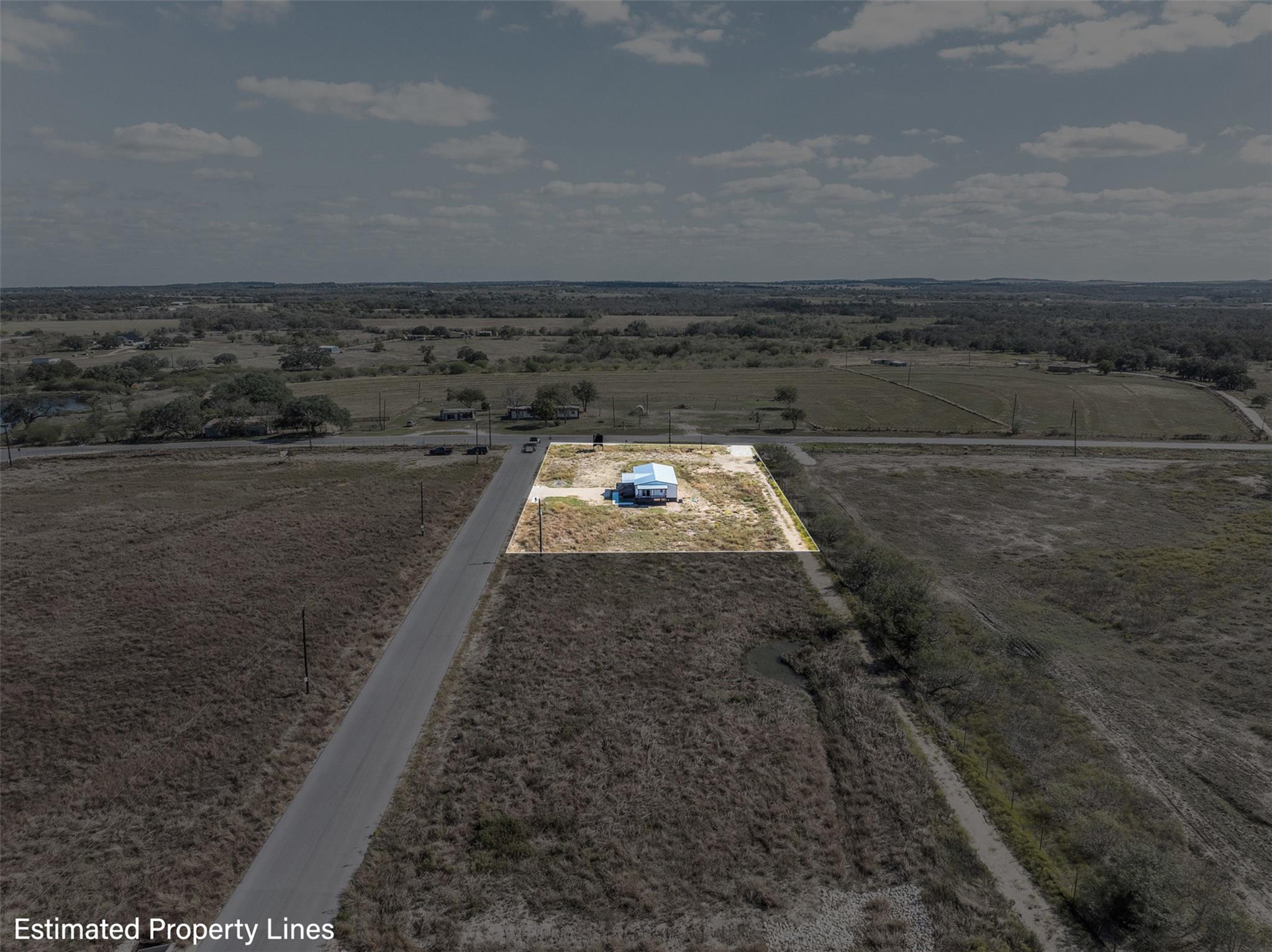 141 Beckham Dr, Dale, TX 78616