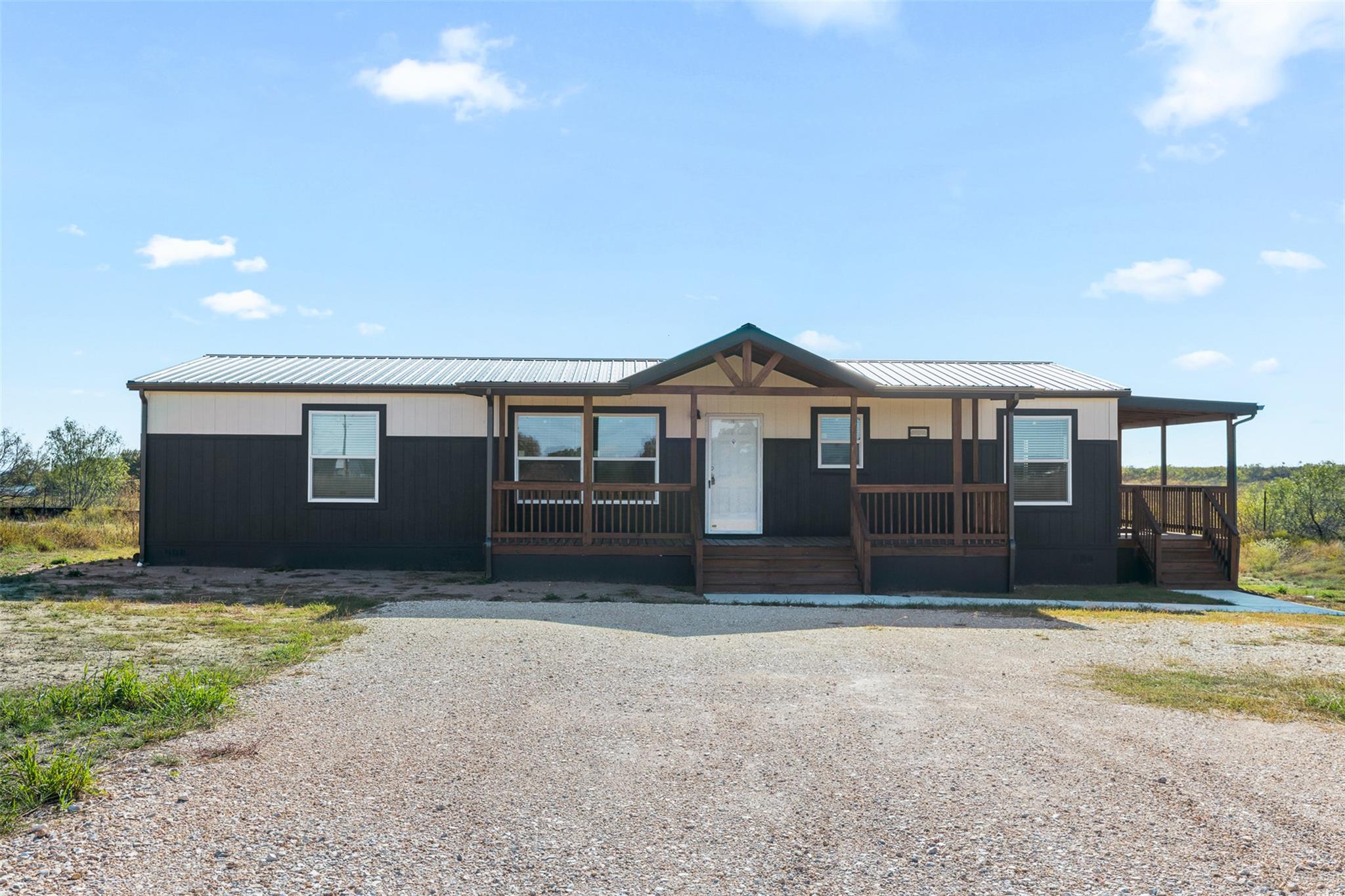 141 Beckham Dr, Dale, TX 78616