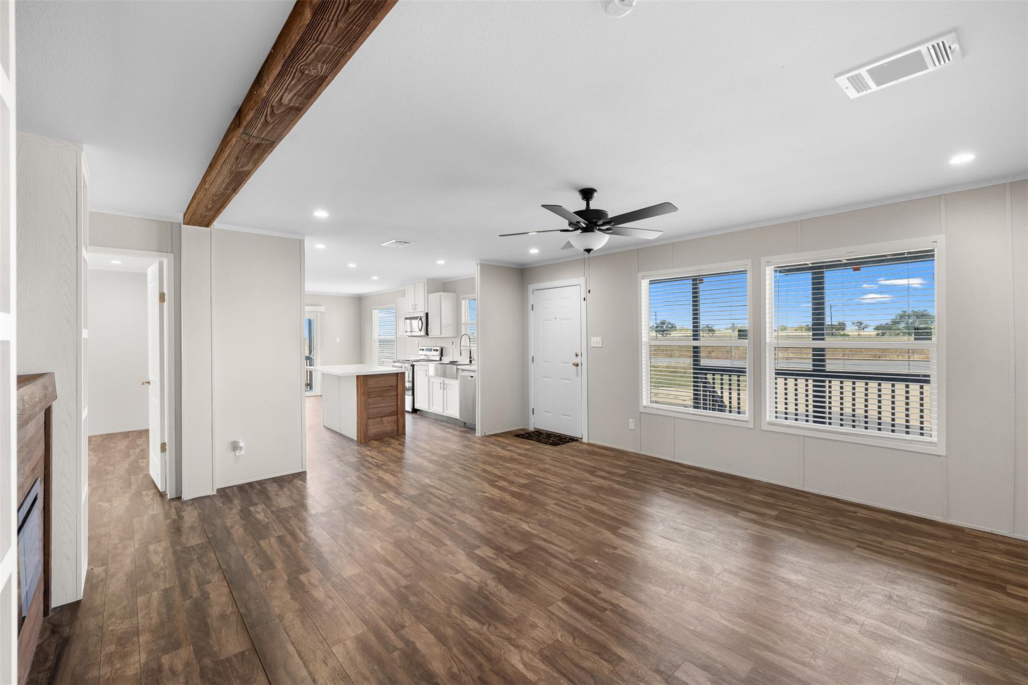 141 Beckham Dr, Dale, TX 78616