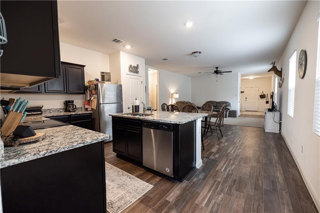 114 Woodpecker Run, Jarrell, TX 76537