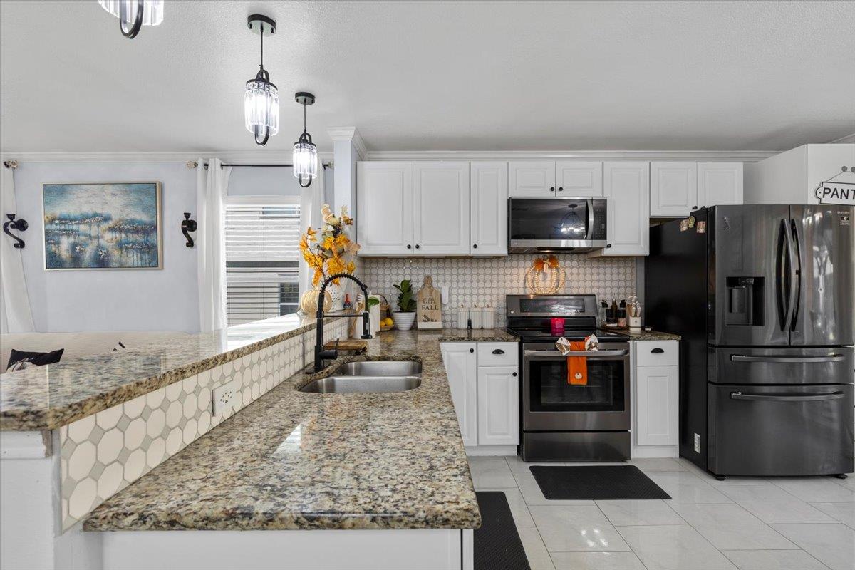 8824 Southwick Dr, Austin, TX 78724