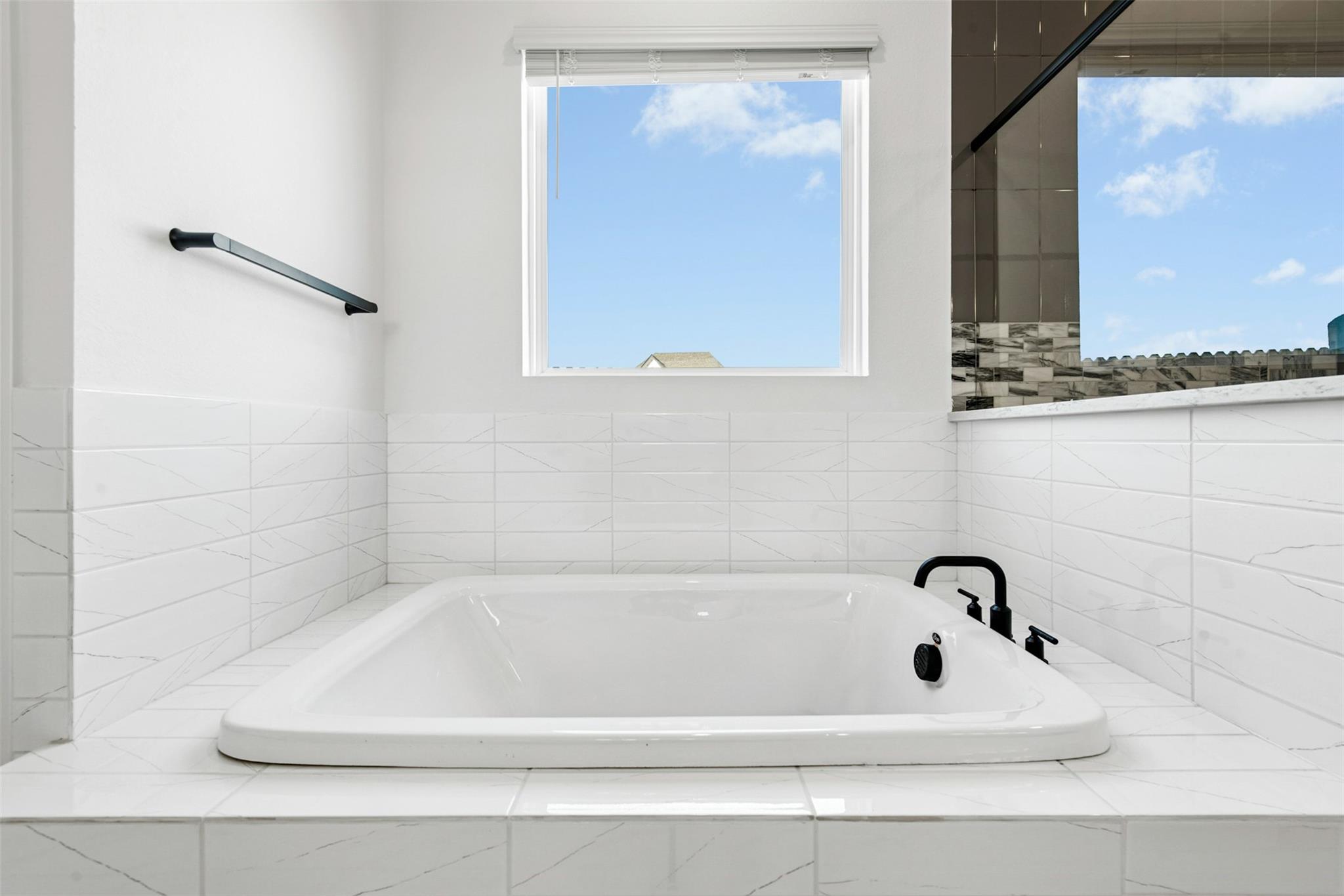 17305 Silverman Dr, Pflugerville, TX 78660