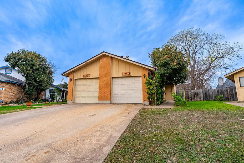 1205 Inland Grn # B, Austin, TX 78758
