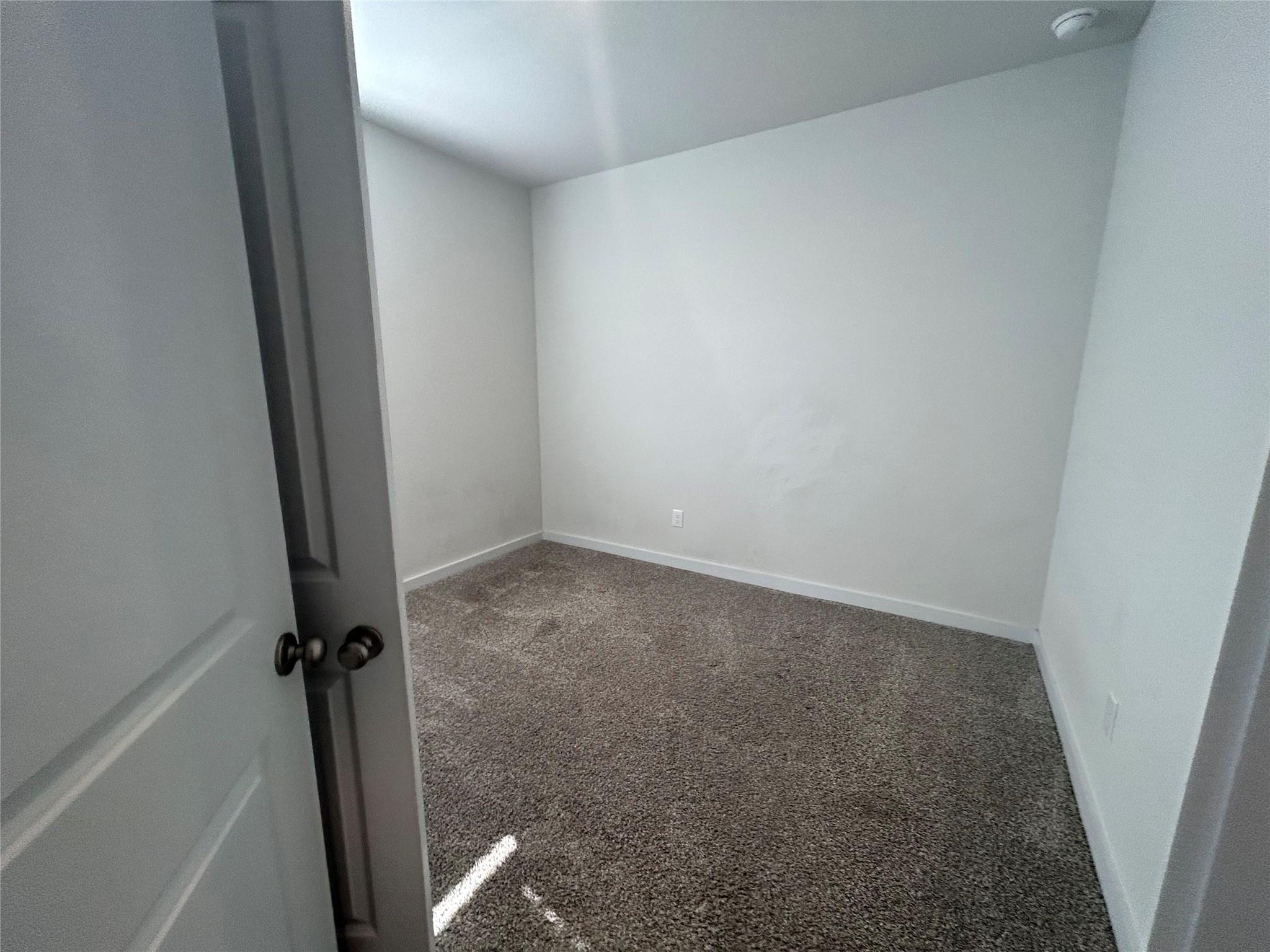 212 Whisper Rill Dr, Hutto, TX 78634