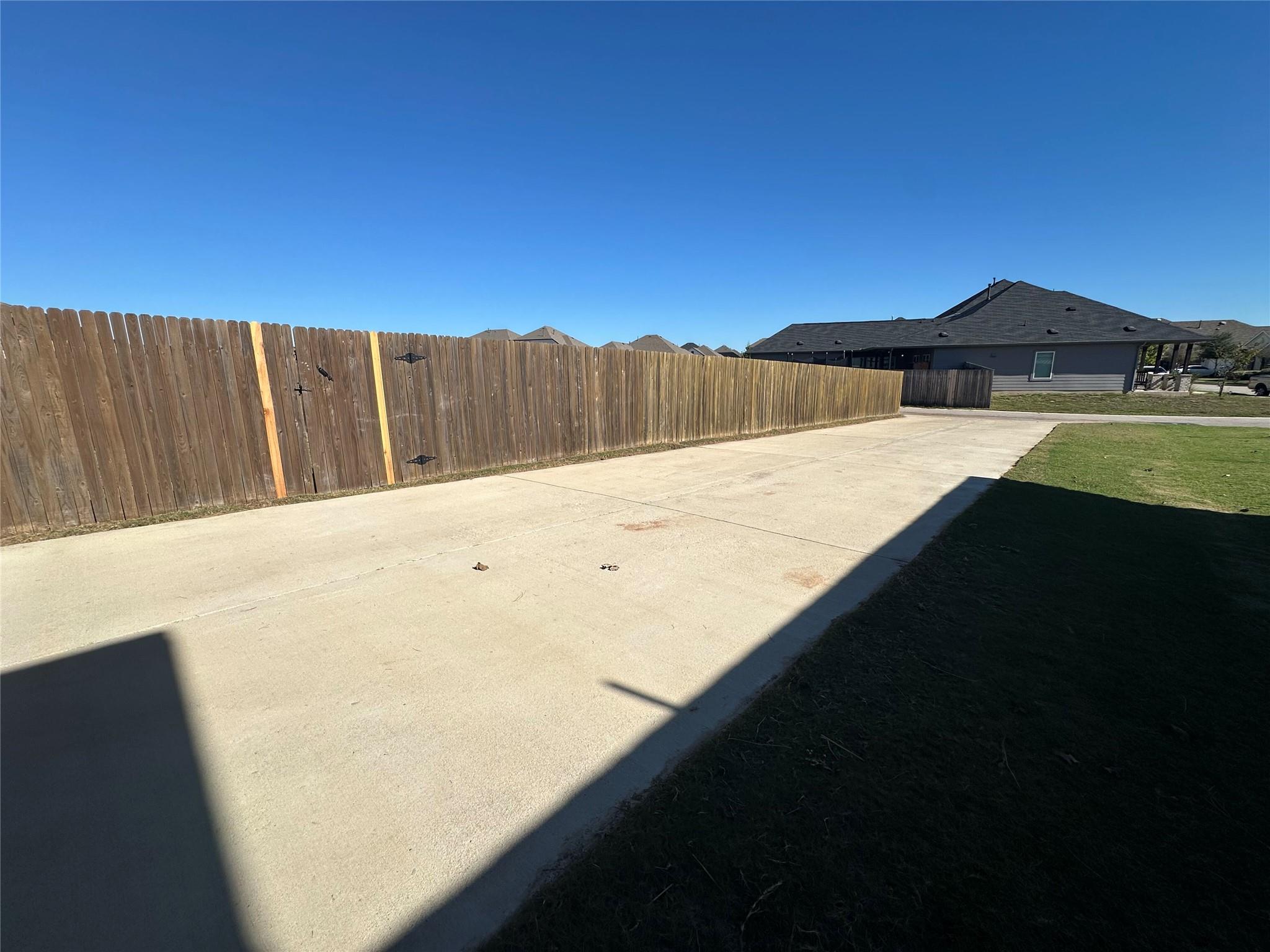 212 Whisper Rill Dr, Hutto, TX 78634
