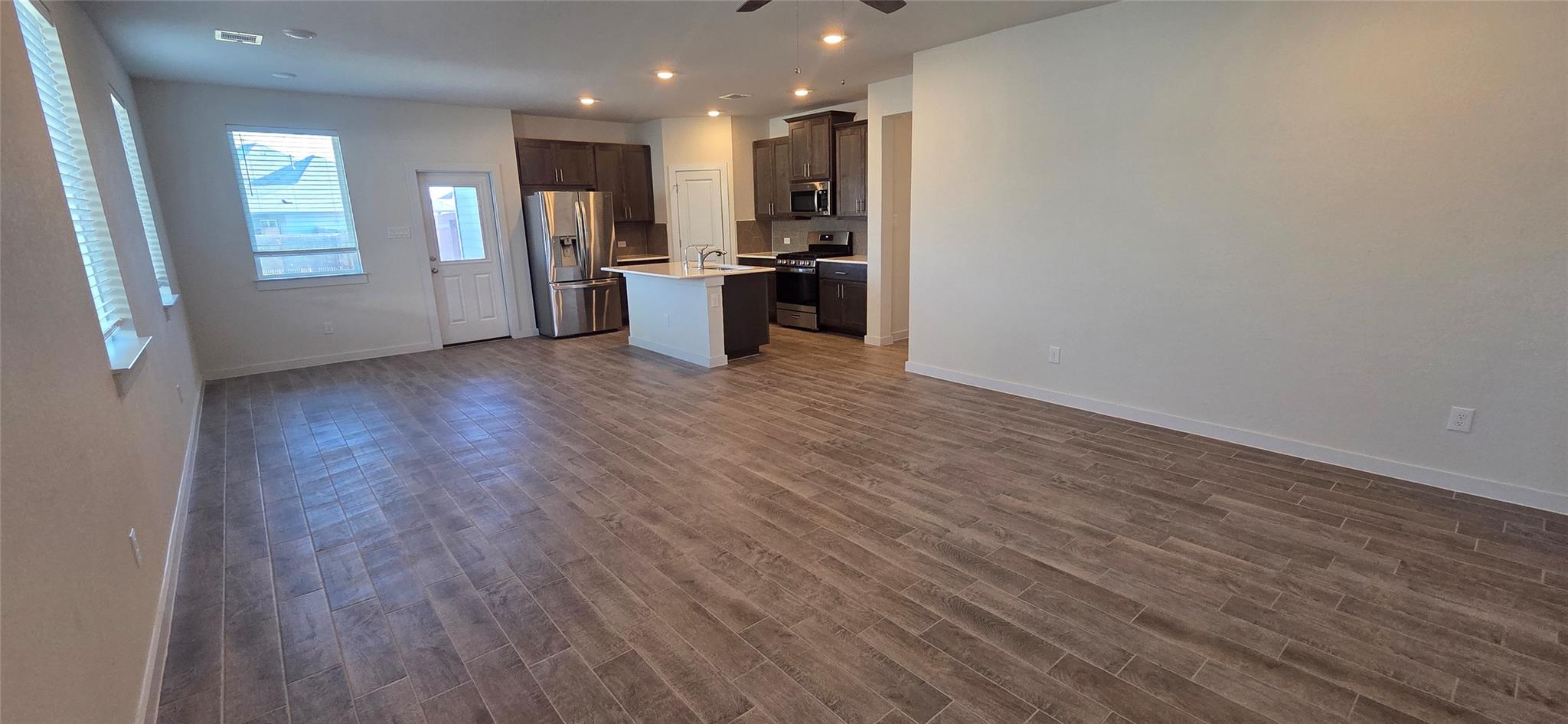 212 Whisper Rill Dr, Hutto, TX 78634