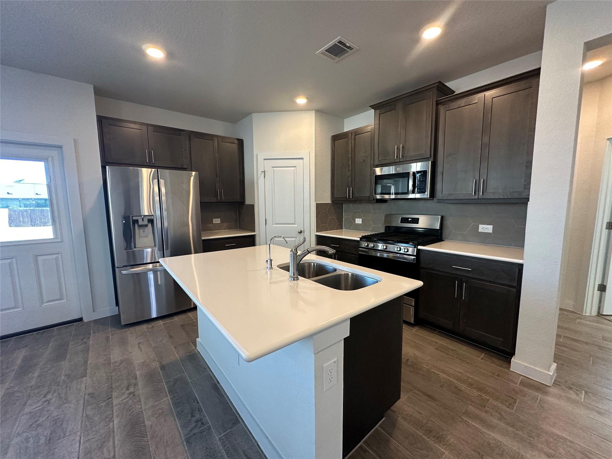 212 Whisper Rill Dr, Hutto, TX 78634