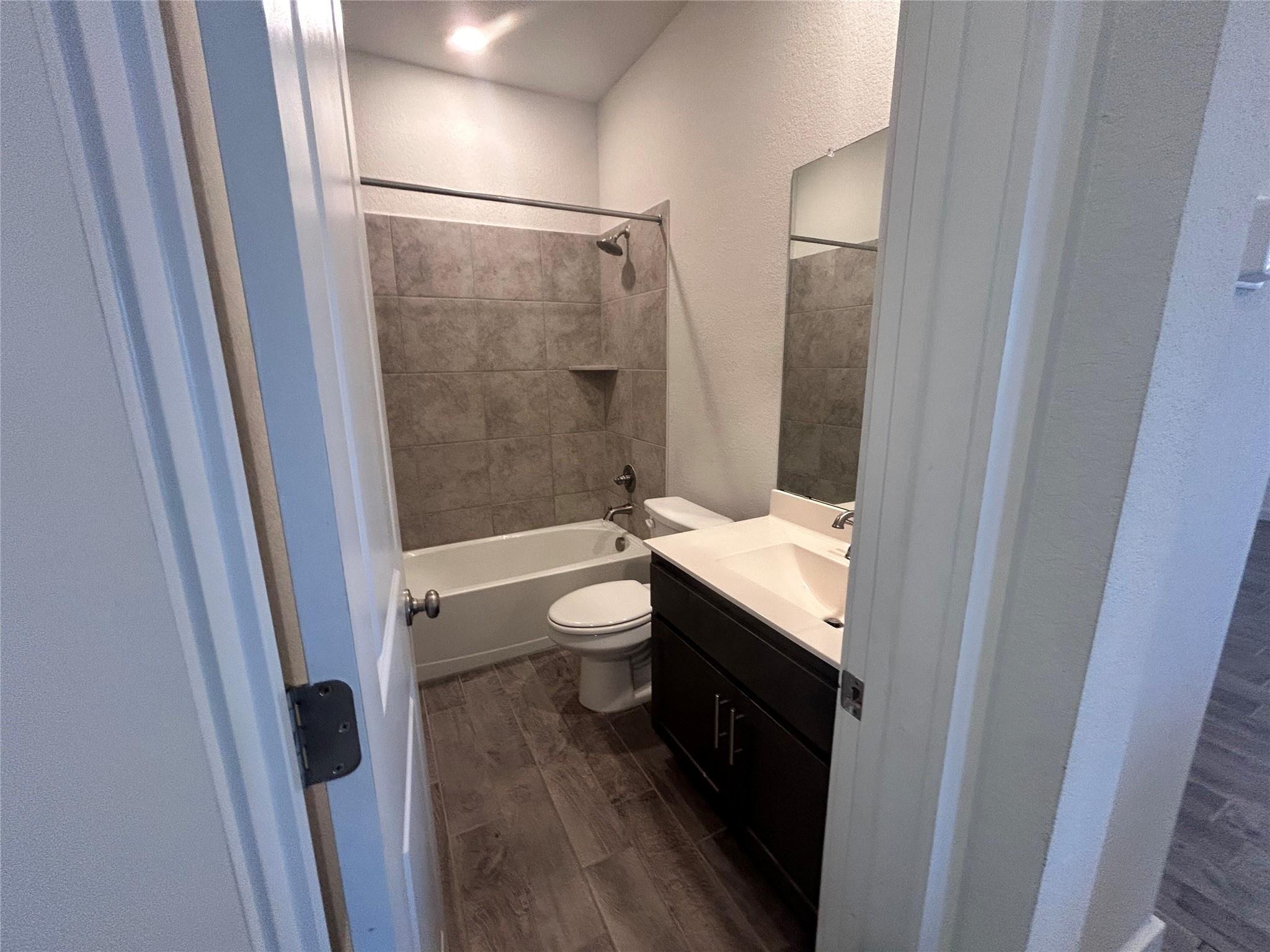 212 Whisper Rill Dr, Hutto, TX 78634