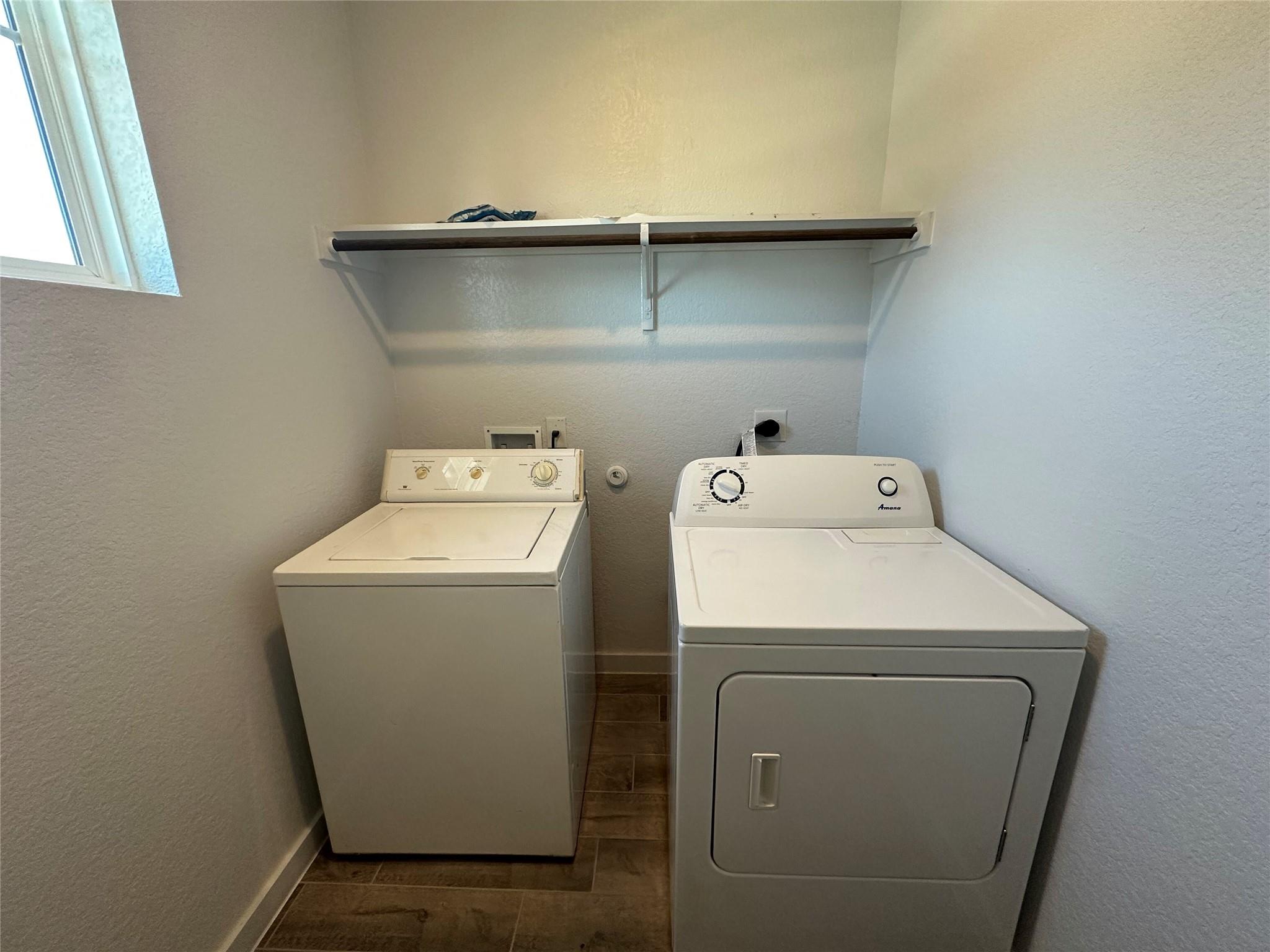 212 Whisper Rill Dr, Hutto, TX 78634