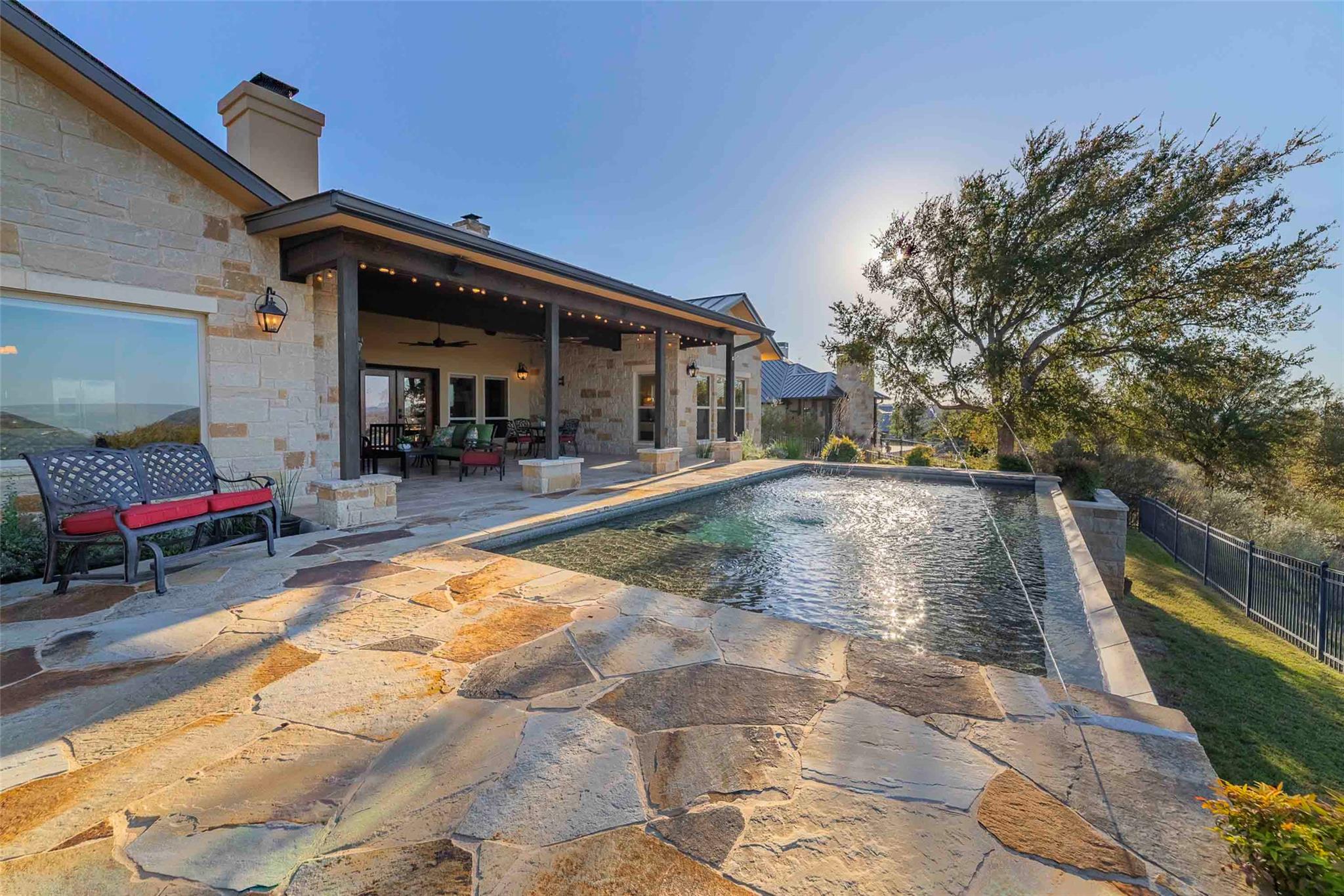 106 Kelley Ln, Horseshoe Bay, TX 78657