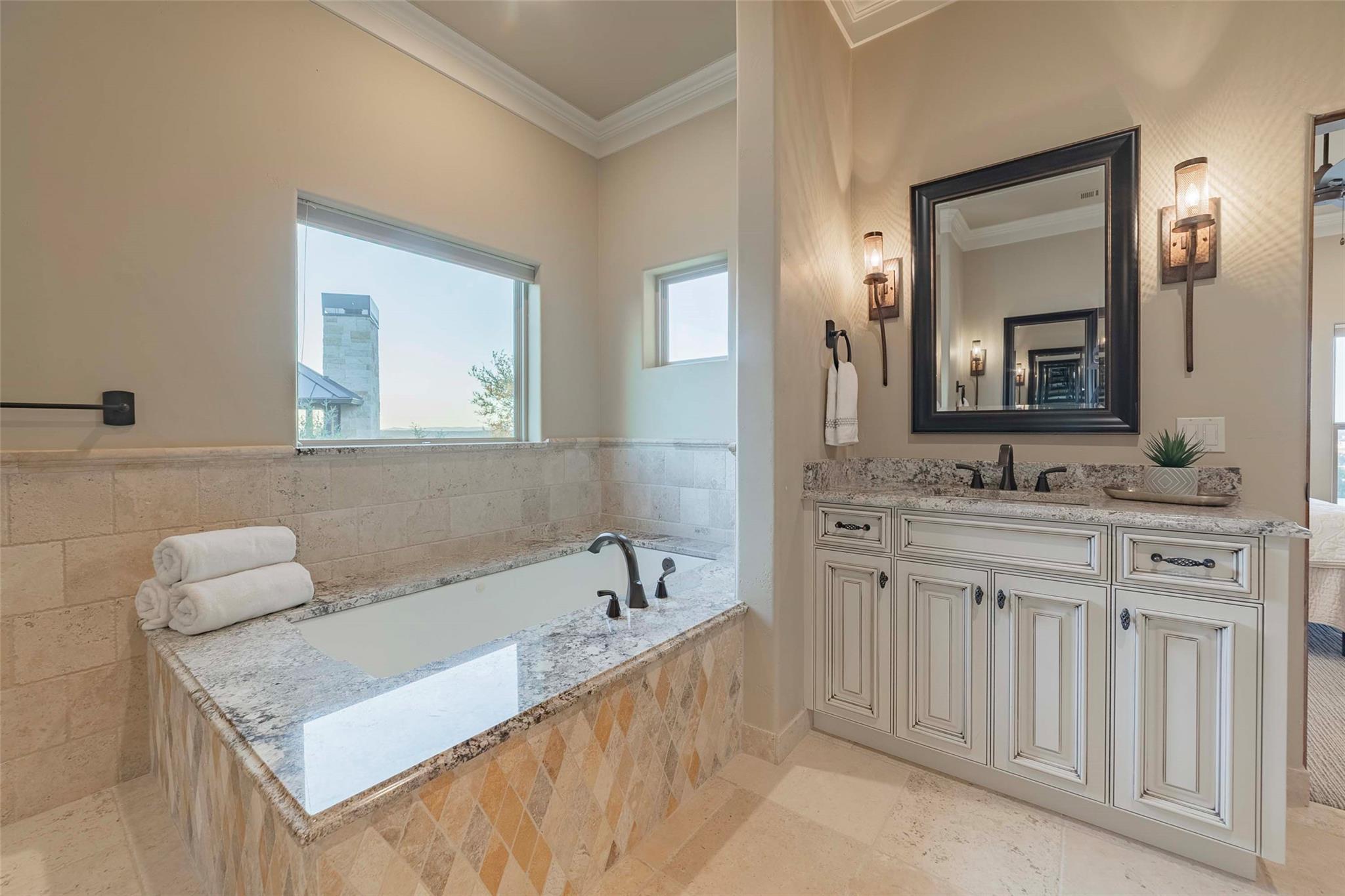 106 Kelley Ln, Horseshoe Bay, TX 78657