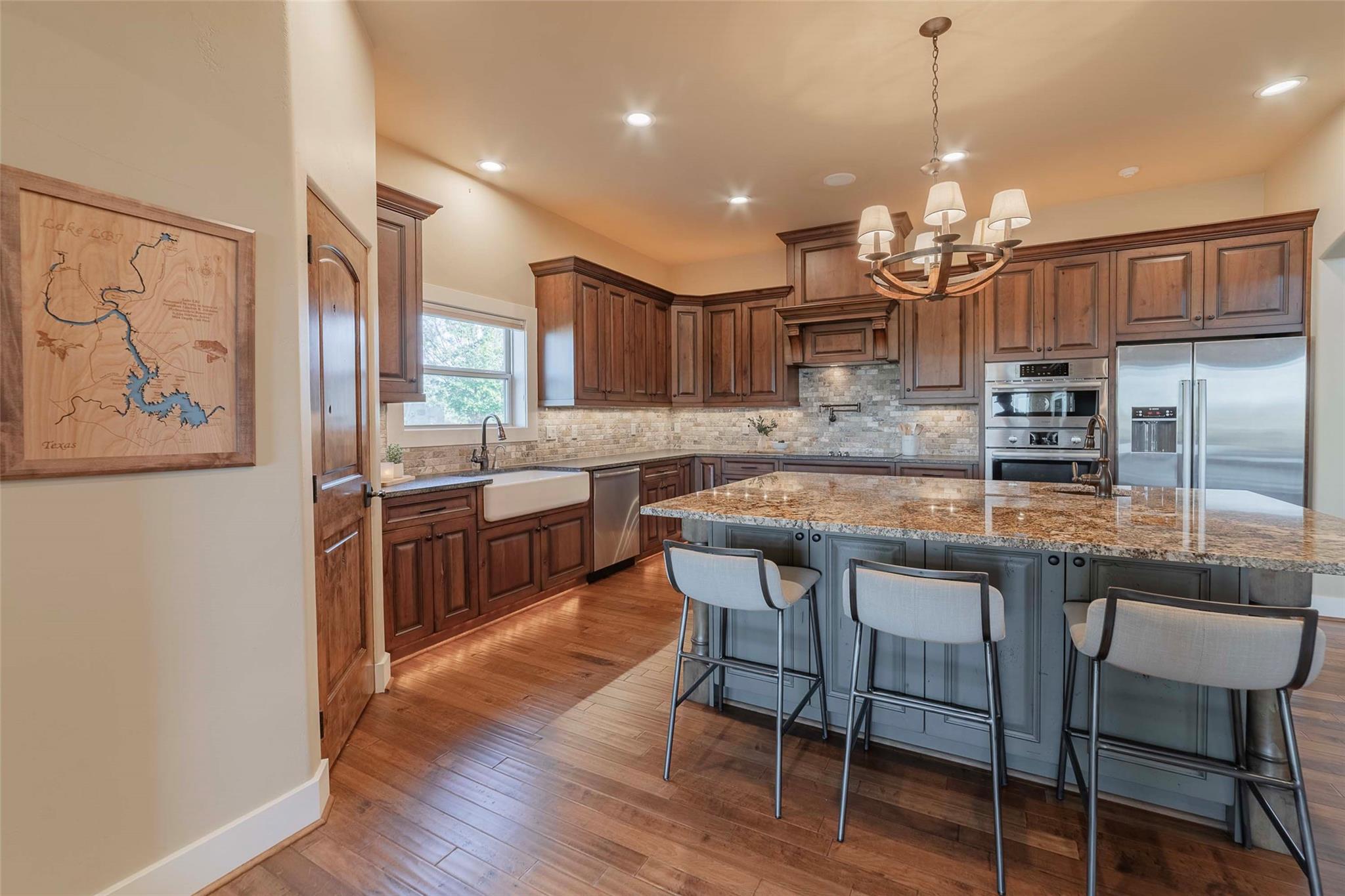 106 Kelley Ln, Horseshoe Bay, TX 78657