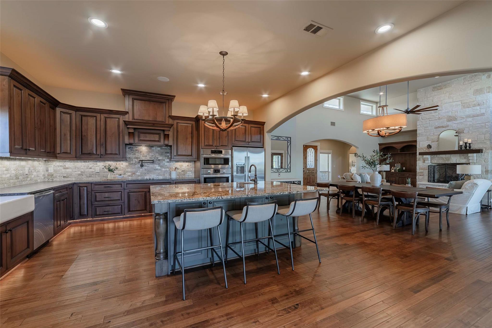 106 Kelley Ln, Horseshoe Bay, TX 78657