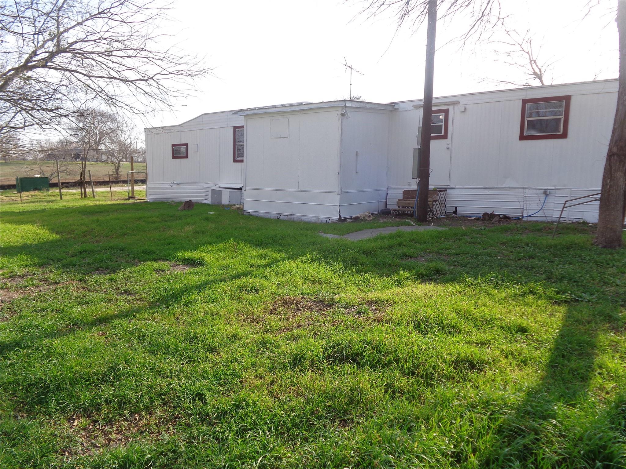 910 Bunton Ln # B, Uhland, TX 78640