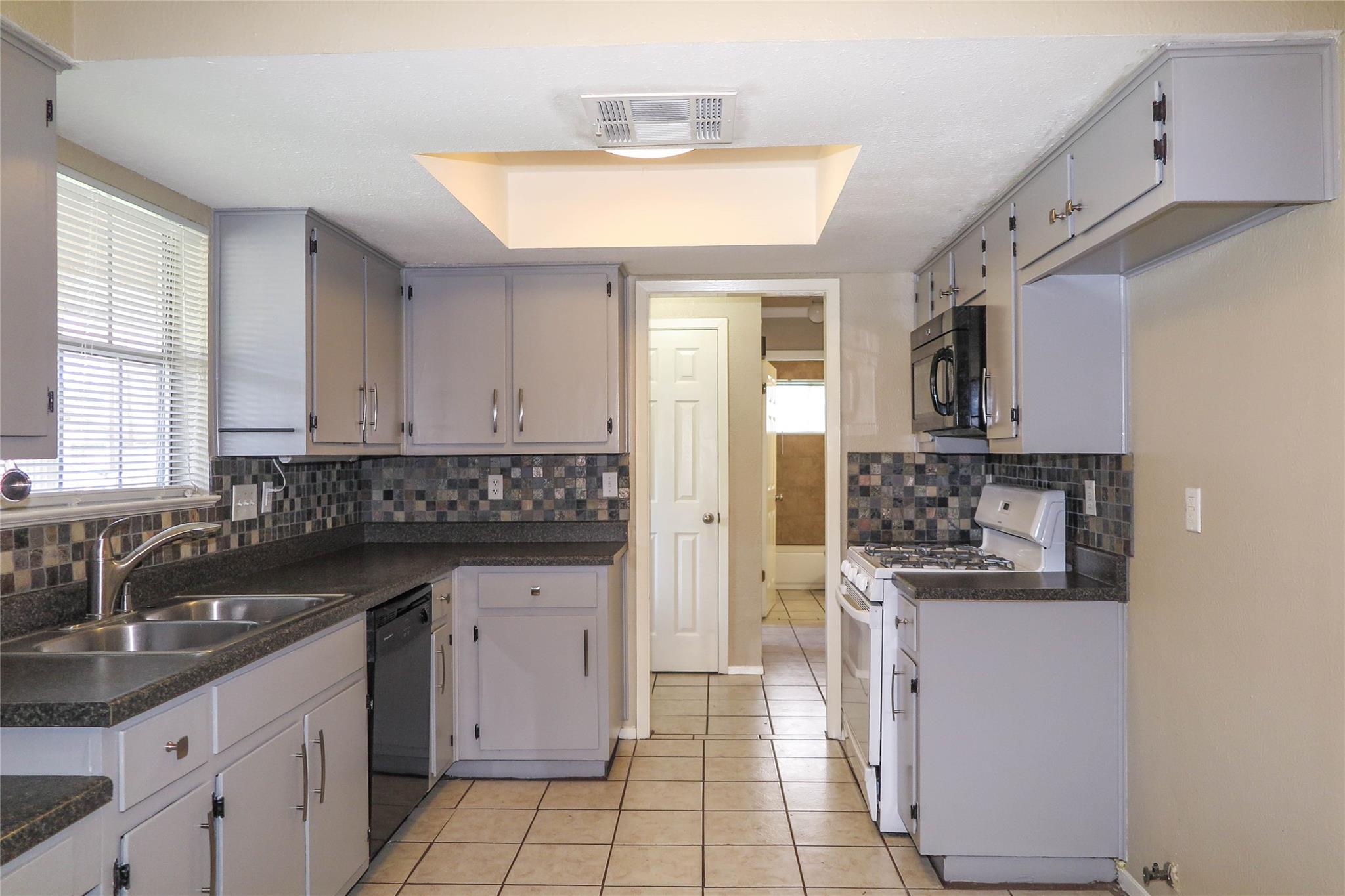 308 Golden Oaks Dr, Georgetown, TX 78628