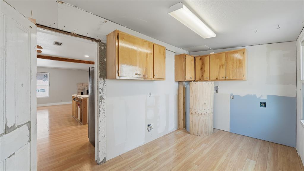 655 NW Loop 230, Smithville, TX 78957