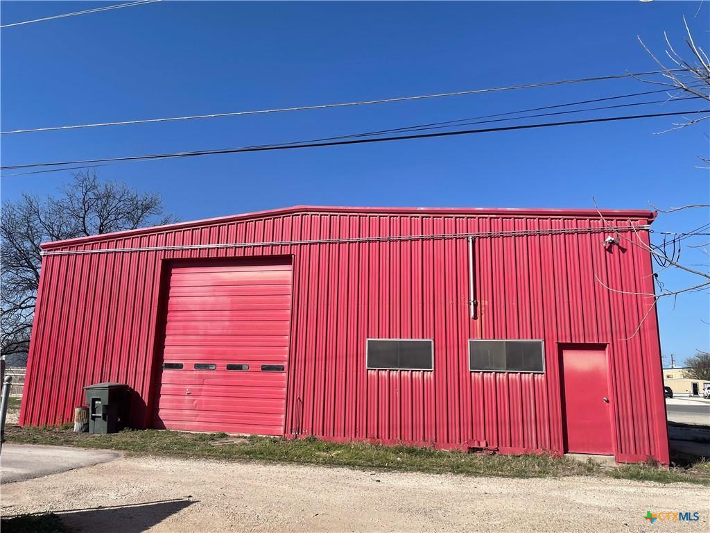 107 W 10th St W, Lampasas, TX 76550