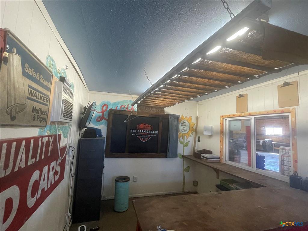 107 W 10th St W, Lampasas, TX 76550