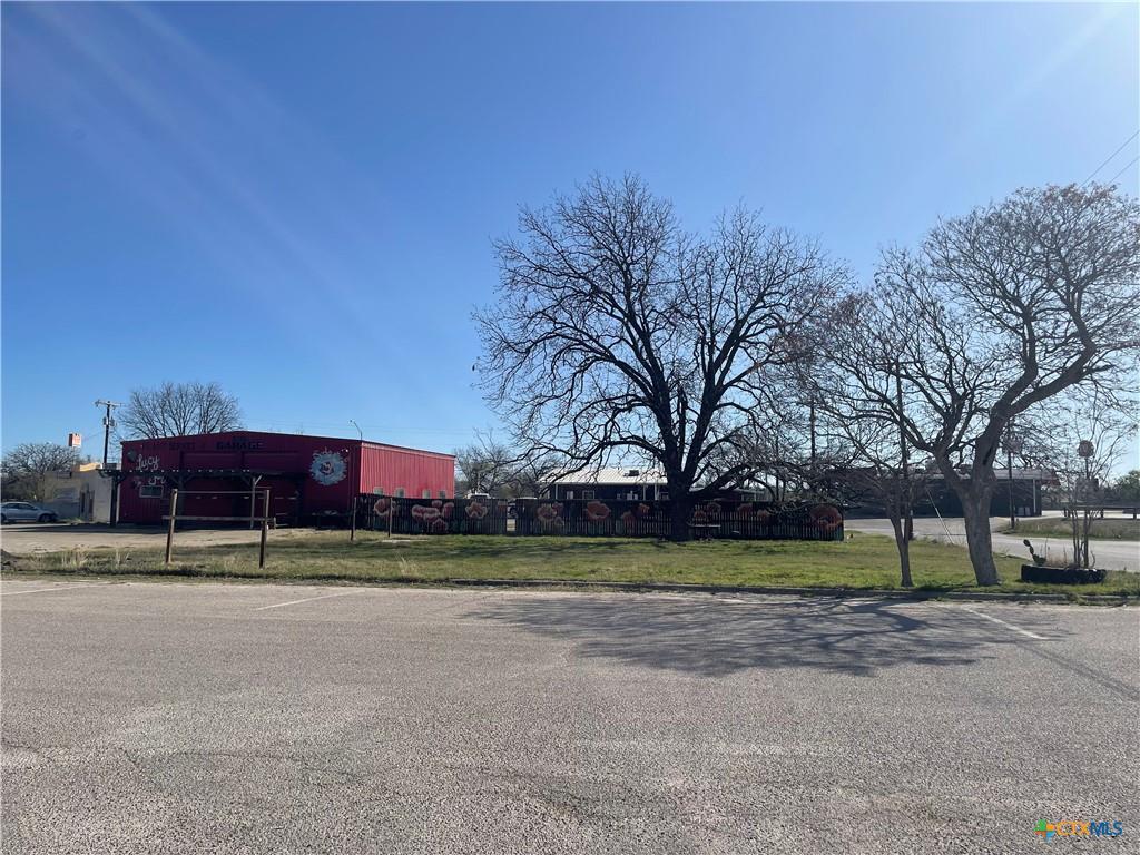107 W 10th St W, Lampasas, TX 76550