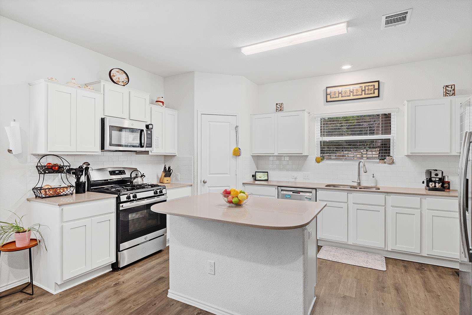 180 Red Buckeye Loop, Liberty Hill, TX 78642