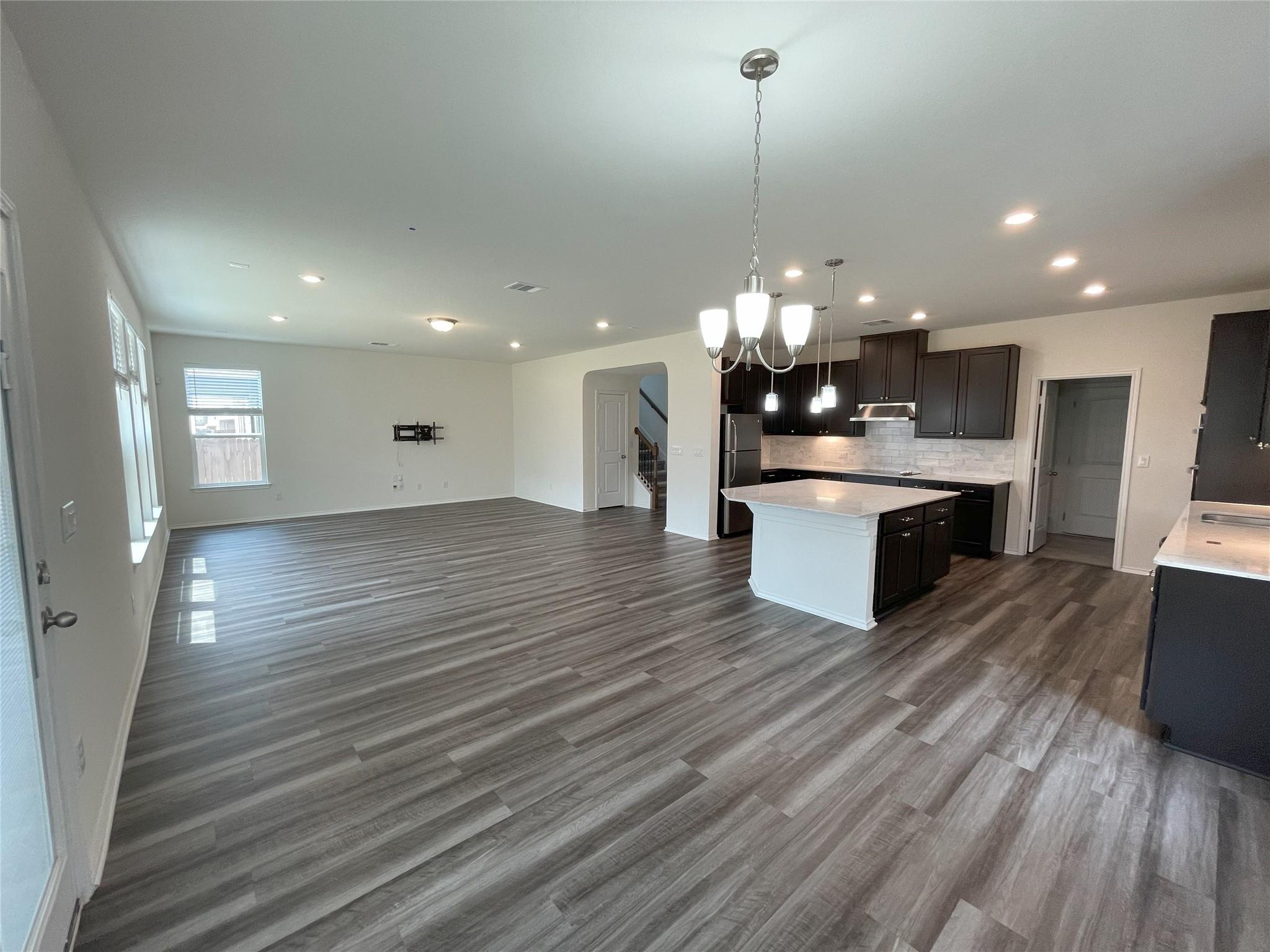 541 Ayinger Ln, Austin, TX 78728